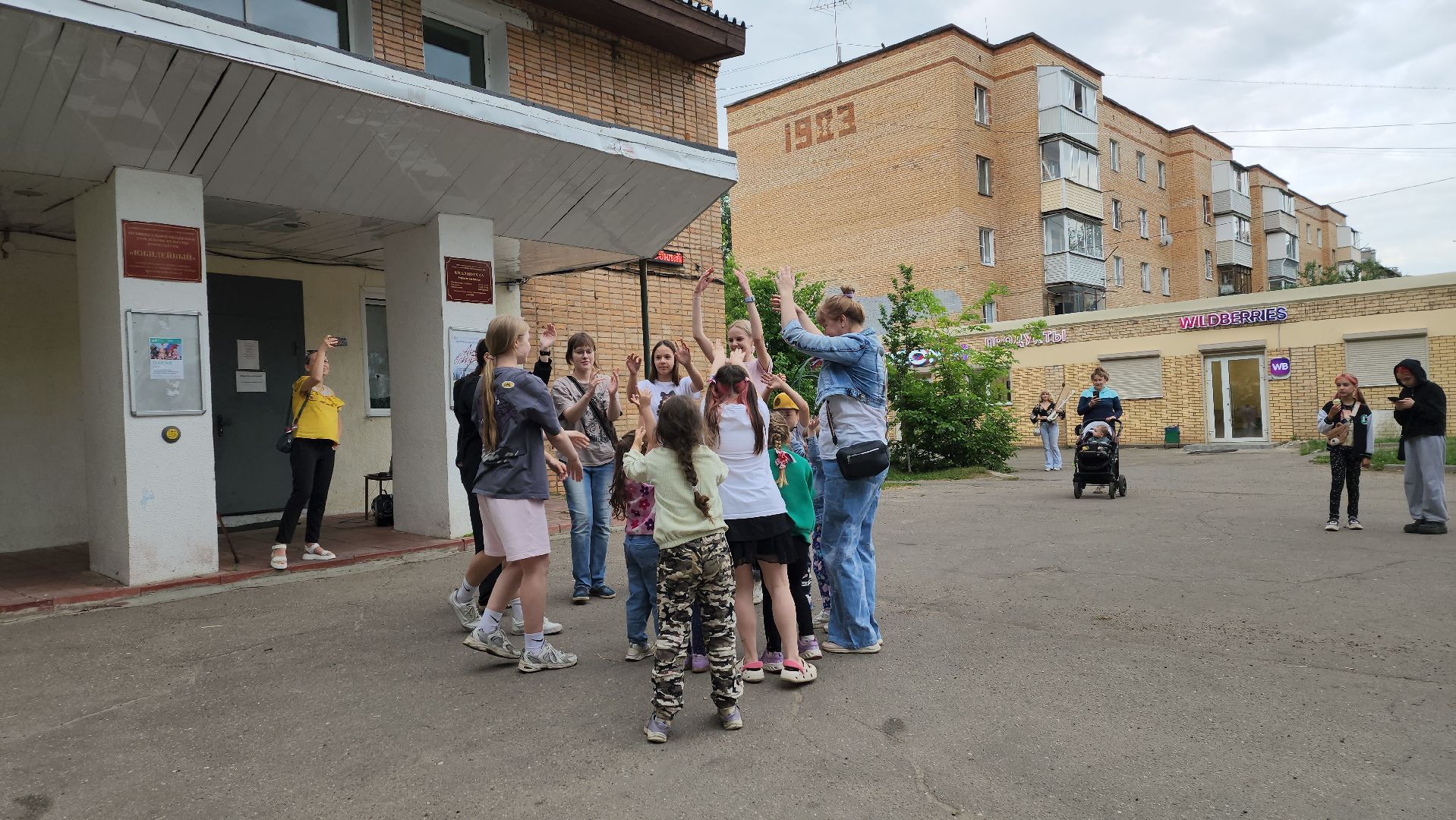 софрино, пушкинский округ, день россии, флешмоб, аквагрим, дети, родители, танцы, песни, флаг россии, патриотизм,