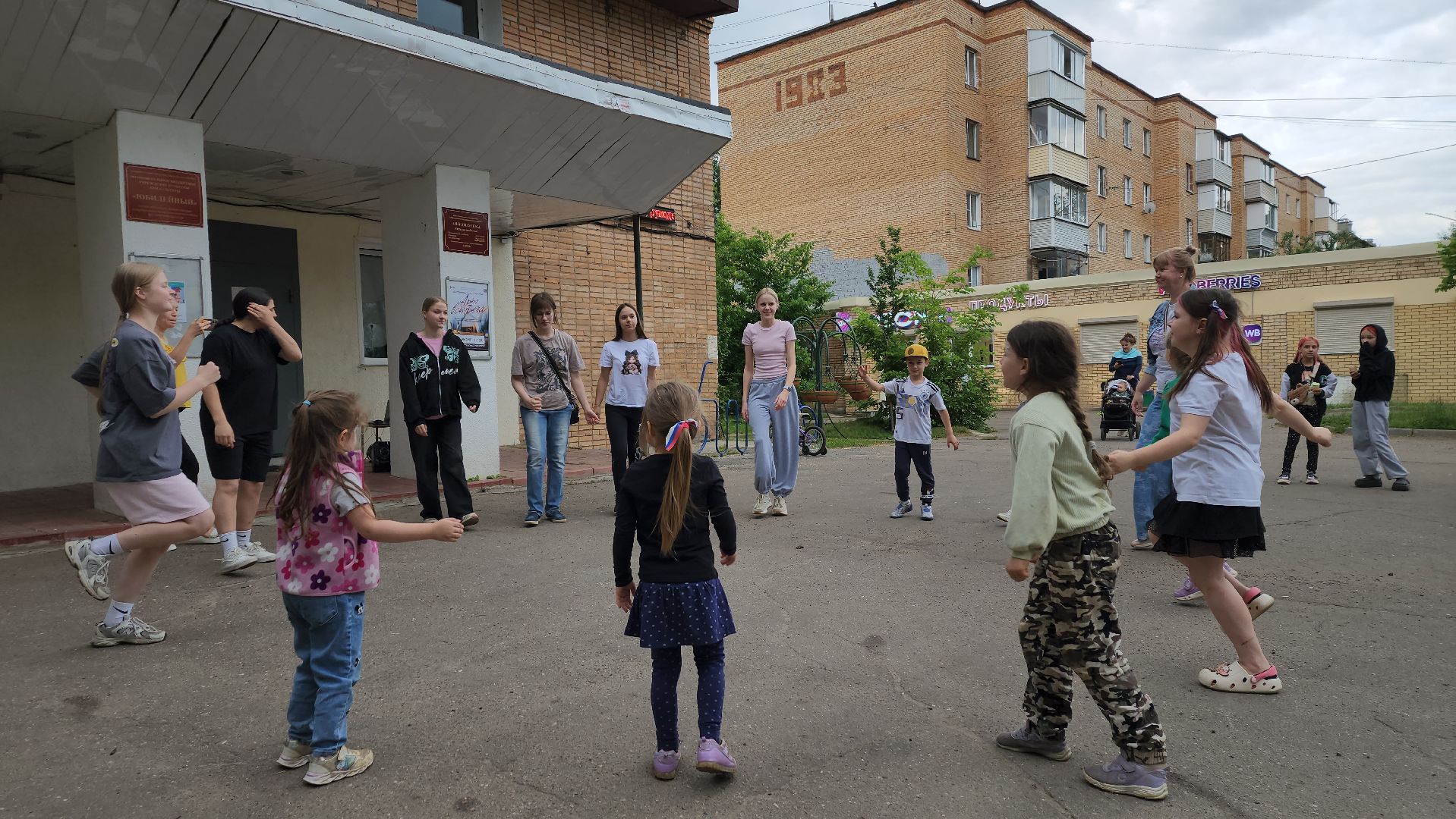 софрино, пушкинский округ, день россии, флешмоб, аквагрим, дети, родители, танцы, песни, флаг россии, патриотизм,