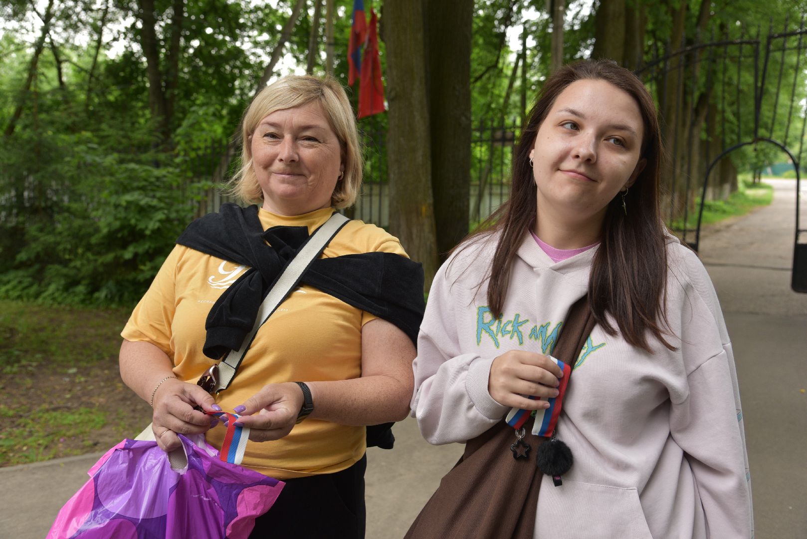 лотошино, лотошинский парк, день россии, триколор, ленточка,