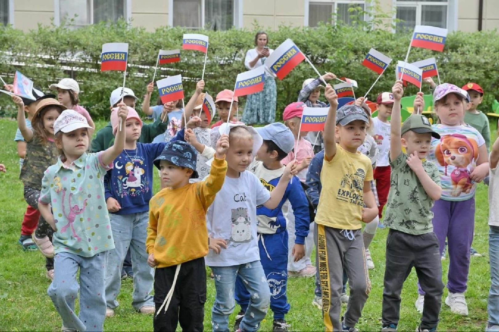 день россии, праздник власиха, школа попова власиха, дошколята власиха, государственный праздник, триколор,