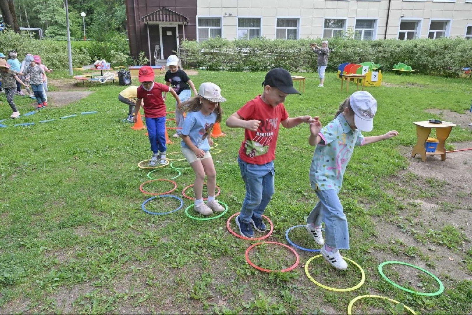день россии, праздник власиха, школа попова власиха, дошколята власиха, государственный праздник, триколор,