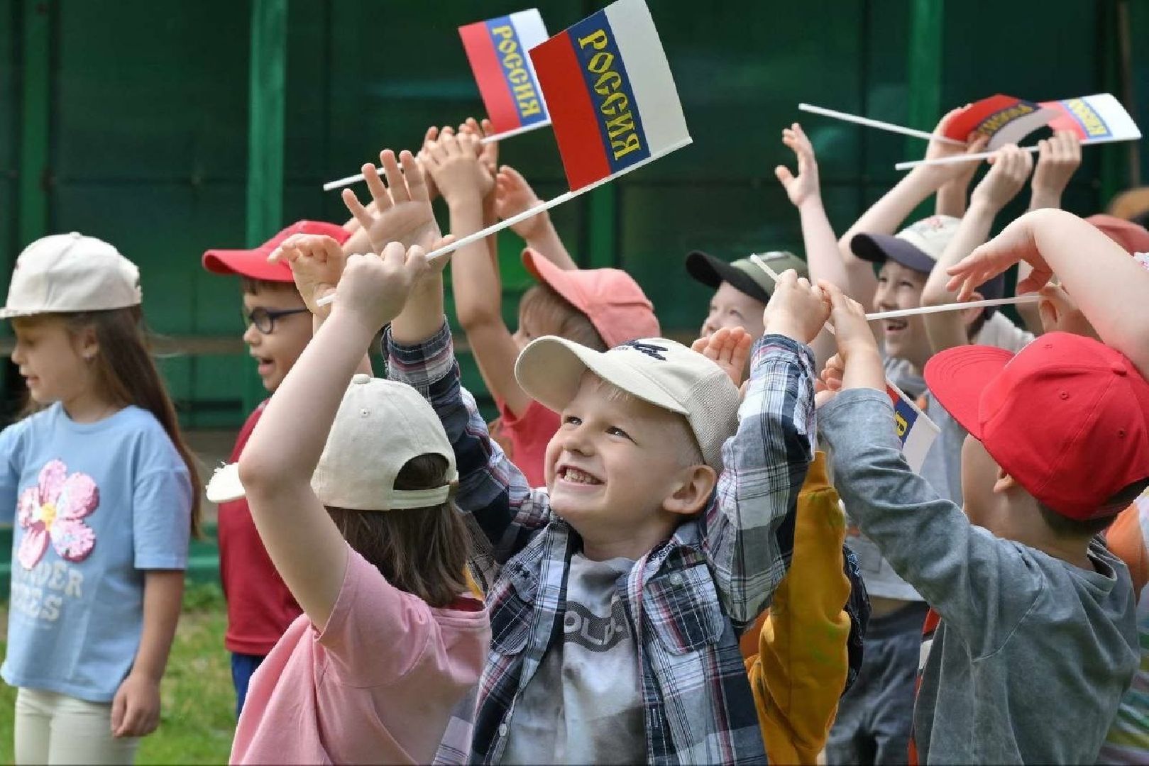 день россии, праздник власиха, школа попова власиха, дошколята власиха, государственный праздник, триколор,