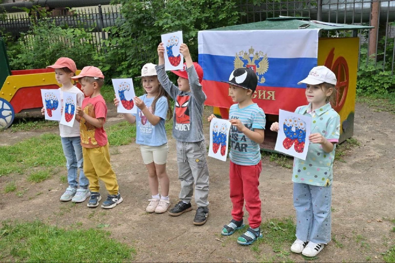 день россии, праздник власиха, школа попова власиха, дошколята власиха, государственный праздник, триколор,