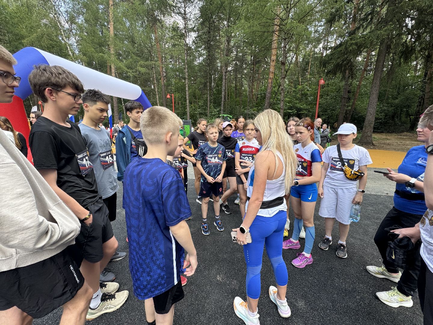 забег в честь дня россии, день россии, балашиха, вишняковский парк,