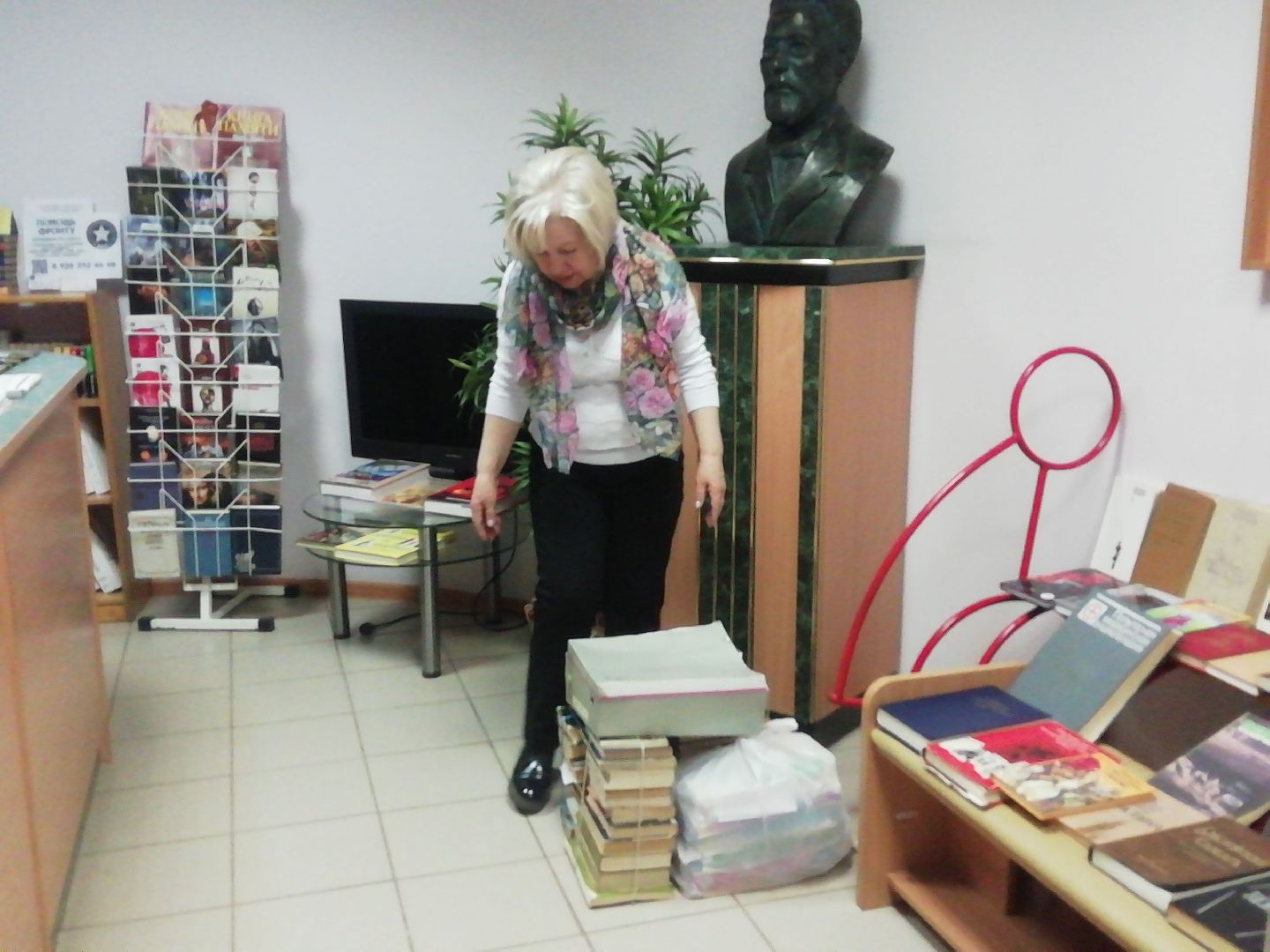 Звенигород, акция, сбор макулатуры, Звенигородская городская библиотека, гуманитарная помощь