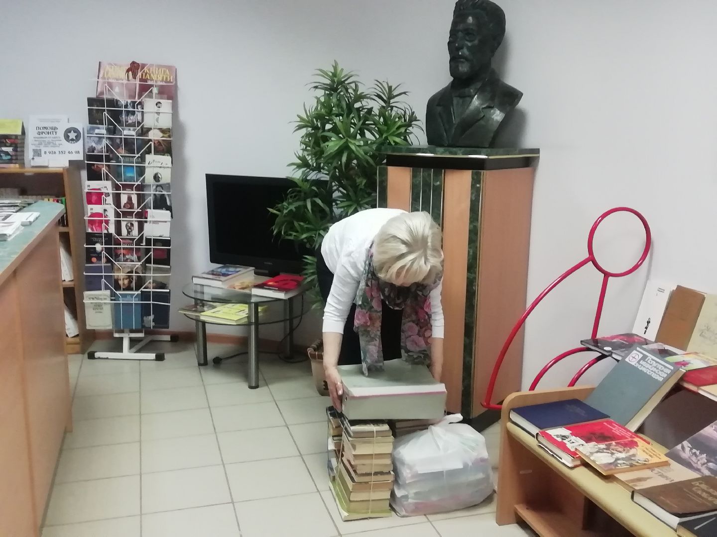 Звенигород, акция, сбор макулатуры, Звенигородская городская библиотека, гуманитарная помощь