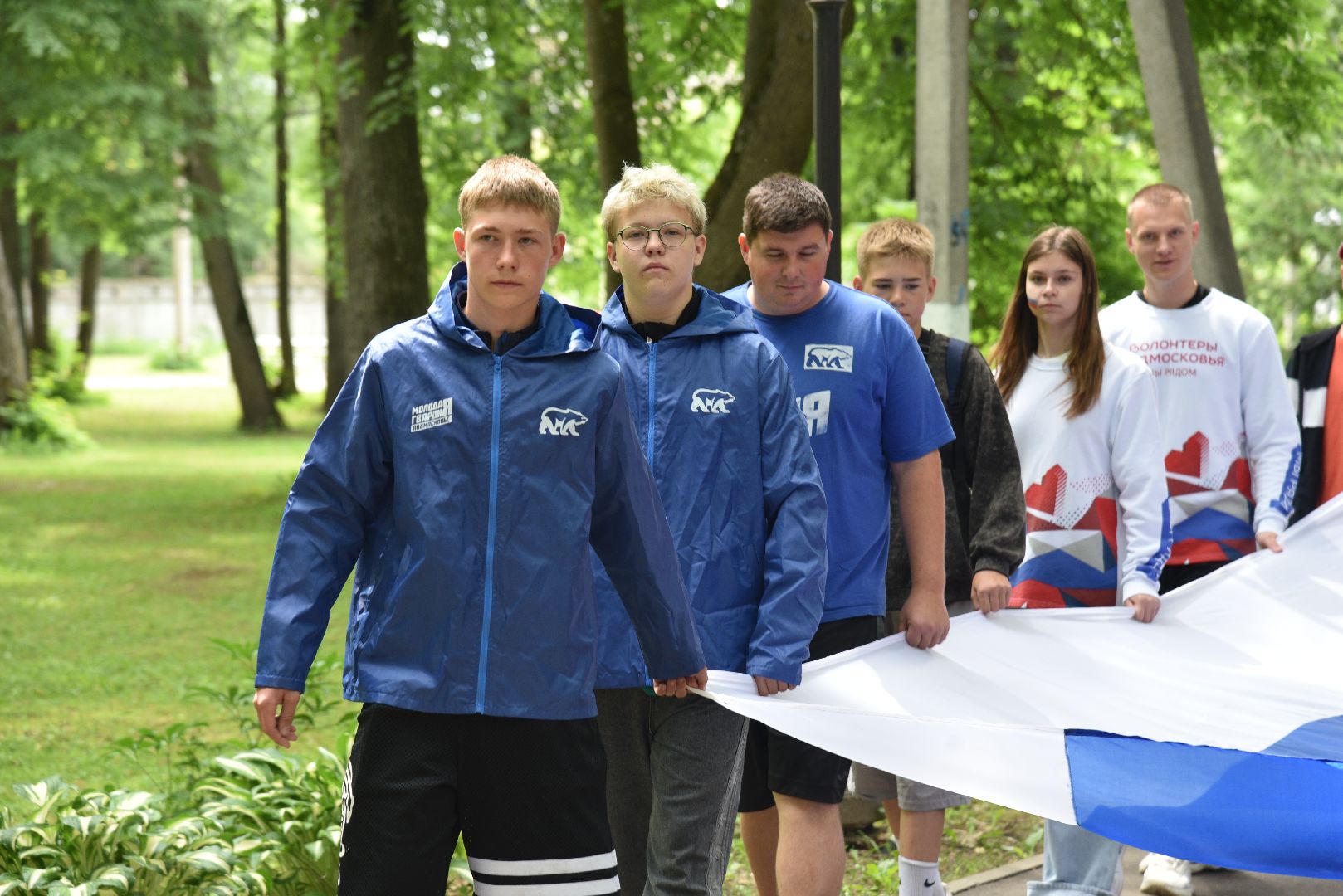 лотошино, день россии, флаг россии, лотошинский парк,