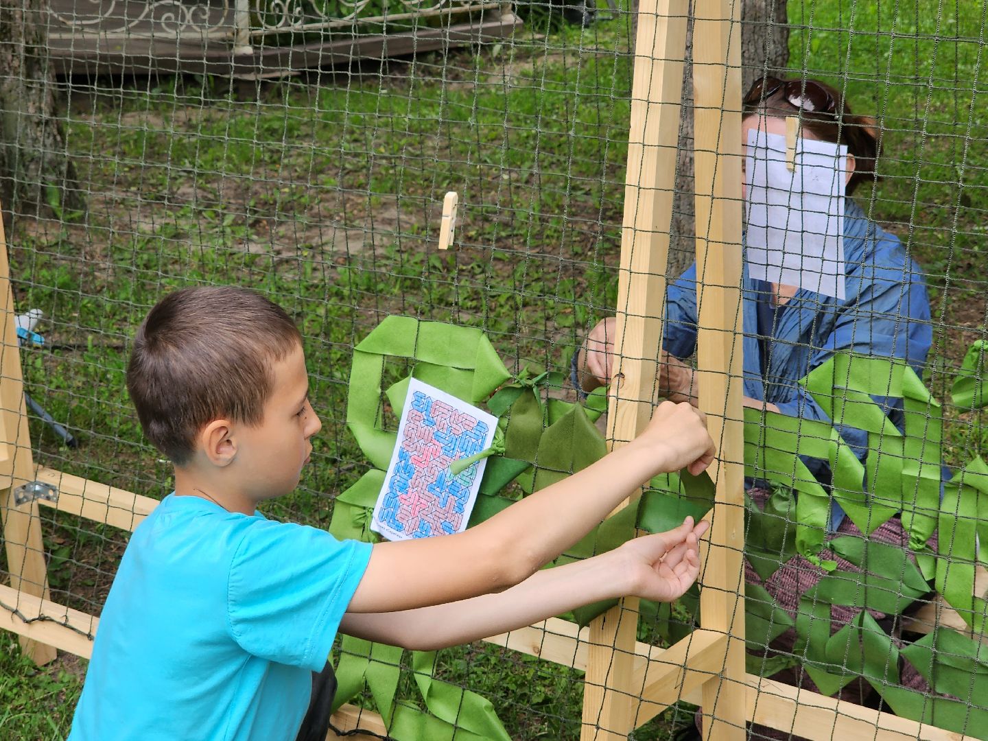 чехов, улица пушкина, городской парк, день россии, праздничная программа, с россией в сердце, мастер-классы, игры и конкурсы, плетение маскировочных сетей, маскхалаты, ярмарка сделано вручную, концерт, аттракционы, карусель сказка, батуты,