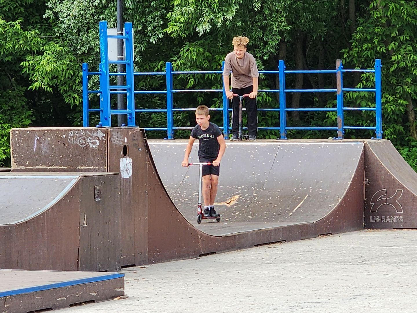 чехов, улица пушкина, городской парк, день россии, праздничная программа, с россией в сердце, мастер-классы, игры и конкурсы, плетение маскировочных сетей, маскхалаты, ярмарка сделано вручную, концерт, аттракционы, карусель сказка, батуты,
