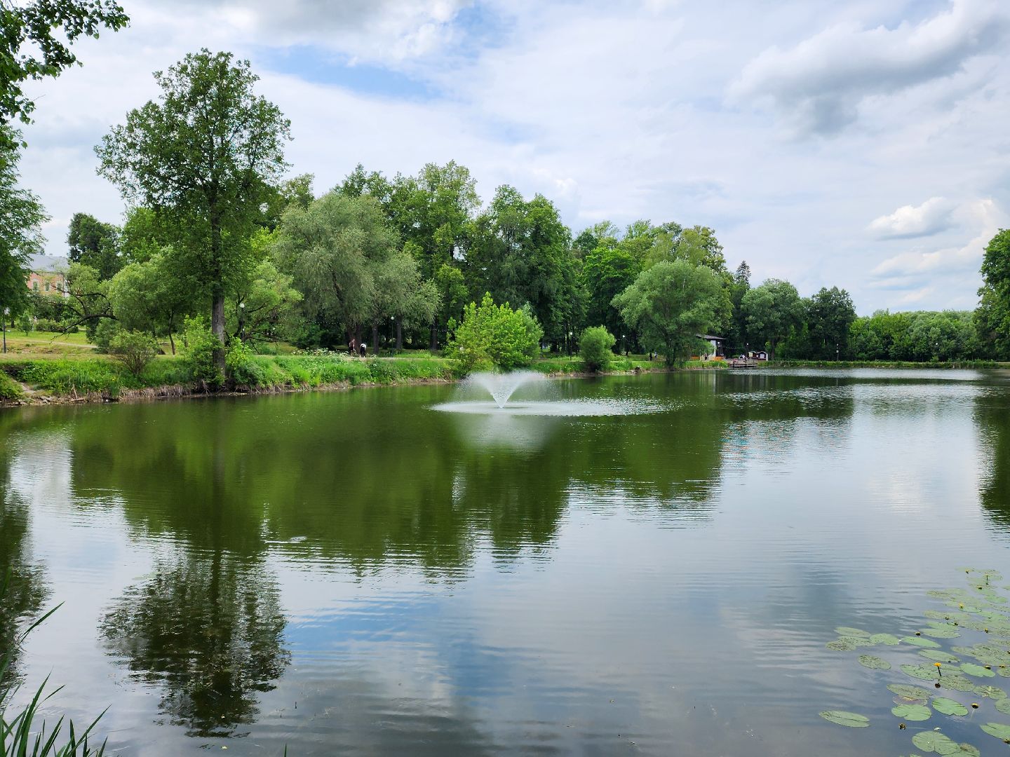 чехов, улица пушкина, городской парк, день россии, праздничная программа, с россией в сердце, мастер-классы, игры и конкурсы, плетение маскировочных сетей, маскхалаты, ярмарка сделано вручную, концерт, аттракционы, карусель сказка, батуты,