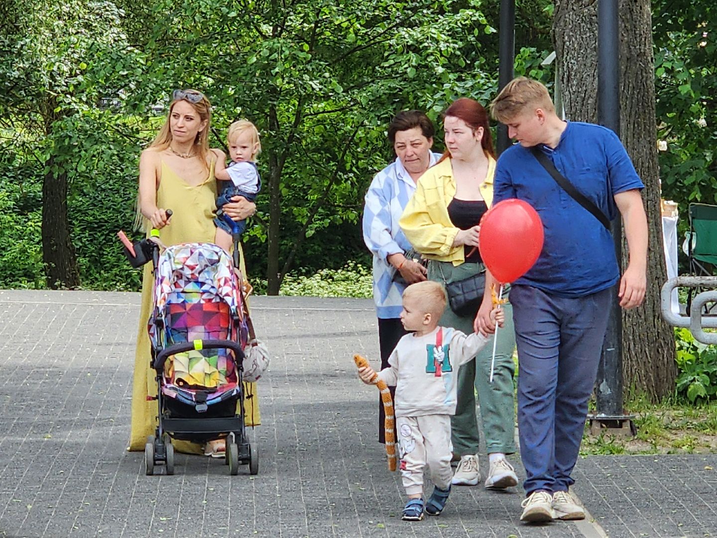 чехов, улица пушкина, городской парк, день россии, праздничная программа, с россией в сердце, мастер-классы, игры и конкурсы, плетение маскировочных сетей, маскхалаты, ярмарка сделано вручную, концерт, аттракционы, карусель сказка, батуты,