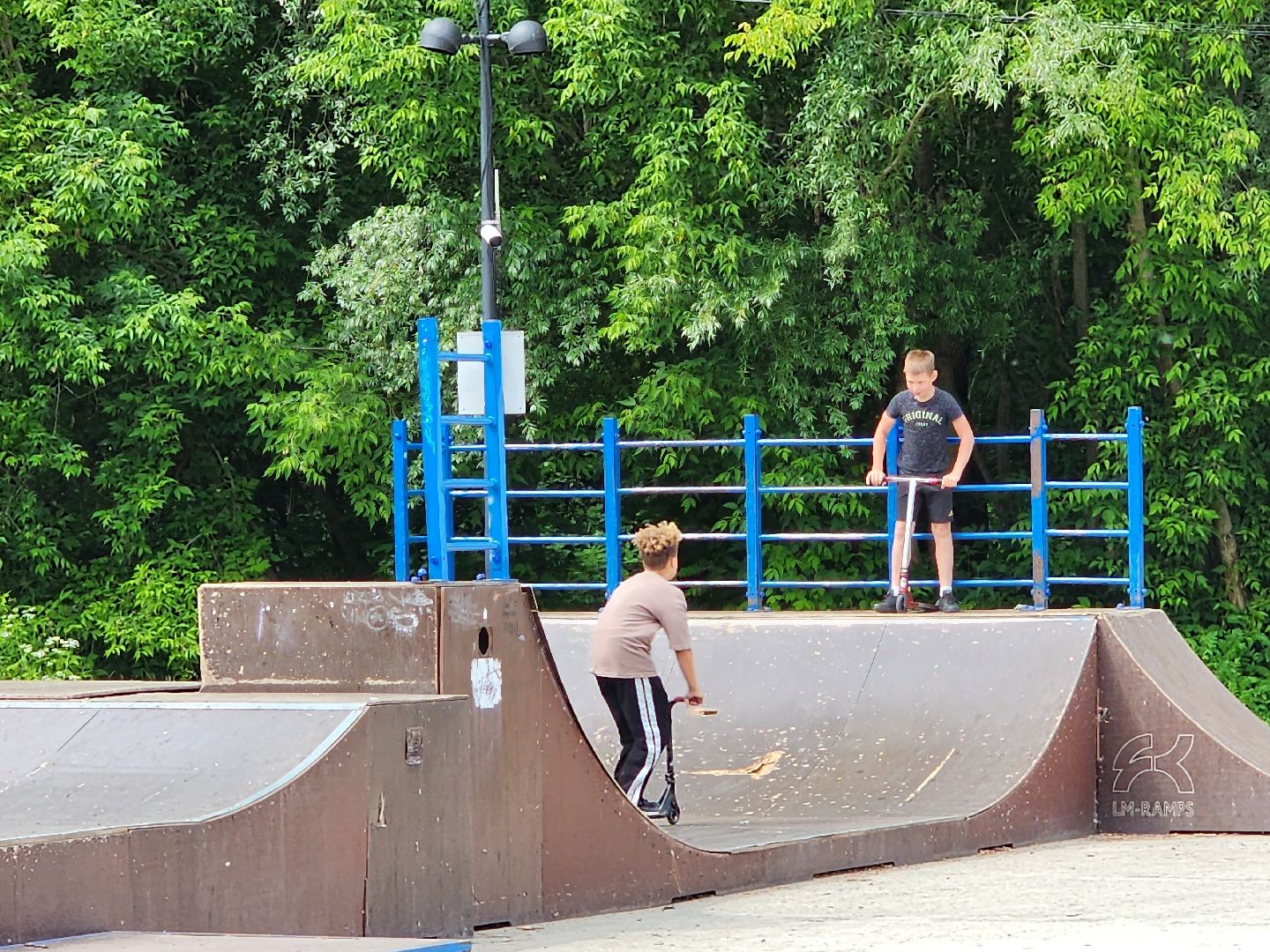 чехов, улица пушкина, городской парк, день россии, праздничная программа, с россией в сердце, мастер-классы, игры и конкурсы, плетение маскировочных сетей, маскхалаты, ярмарка сделано вручную, концерт, аттракционы, карусель сказка, батуты,