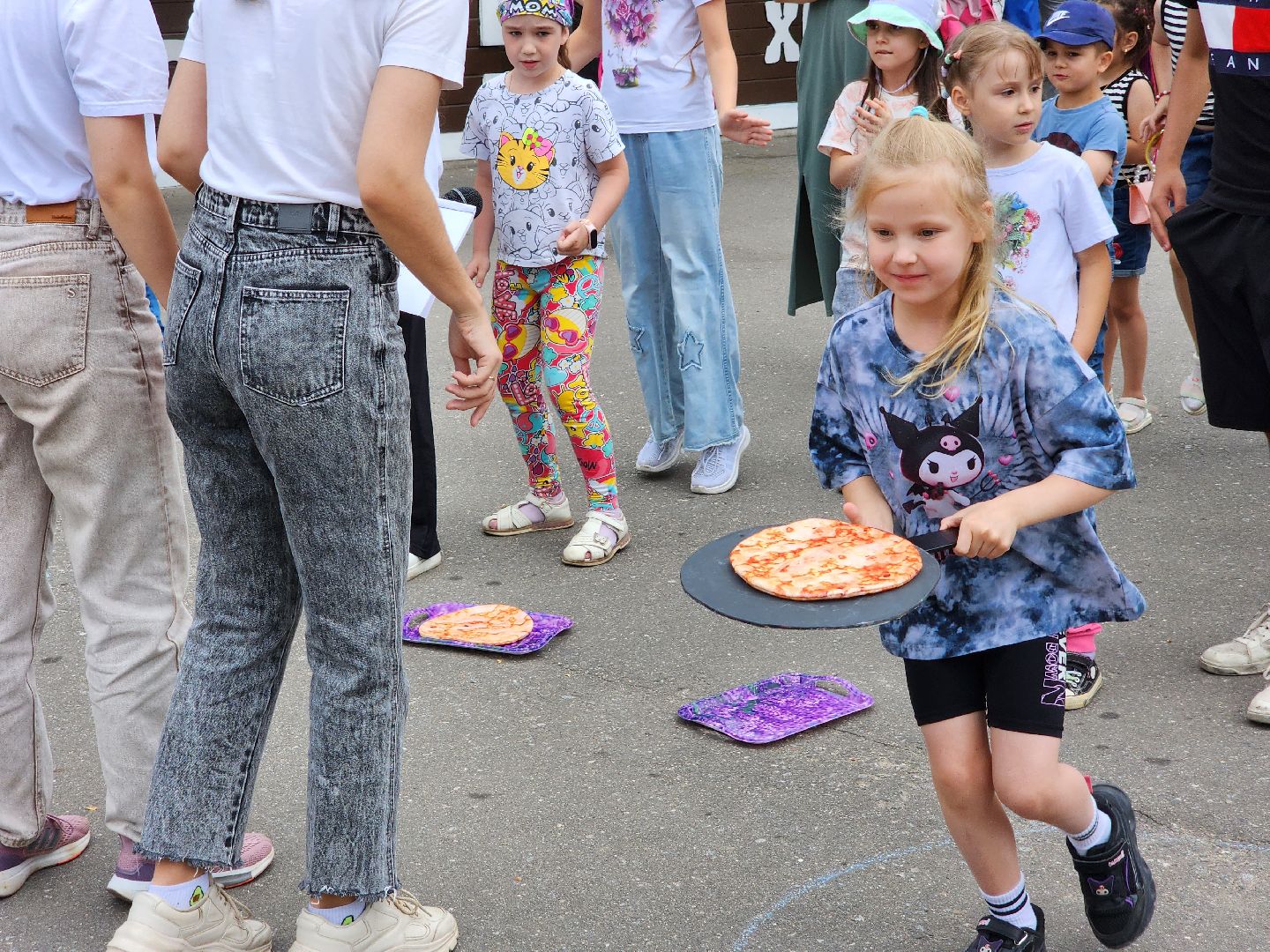 чехов, улица пушкина, городской парк, день россии, праздничная программа, с россией в сердце, мастер-классы, игры и конкурсы, плетение маскировочных сетей, маскхалаты, ярмарка сделано вручную, концерт, аттракционы, карусель сказка, батуты,