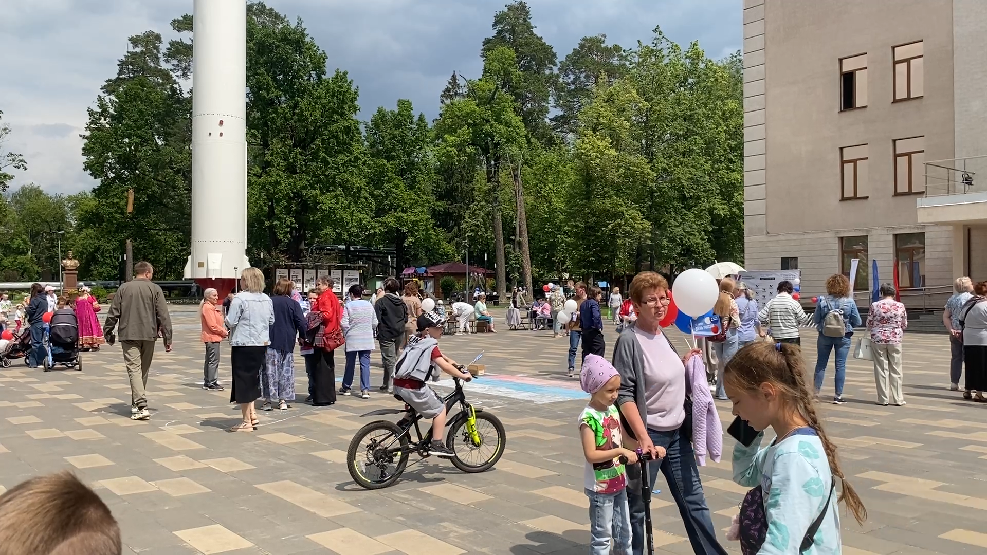 власиха день россии,  государственный праздник, власиха триколор, день россии 2025, рисунок на асфальте,