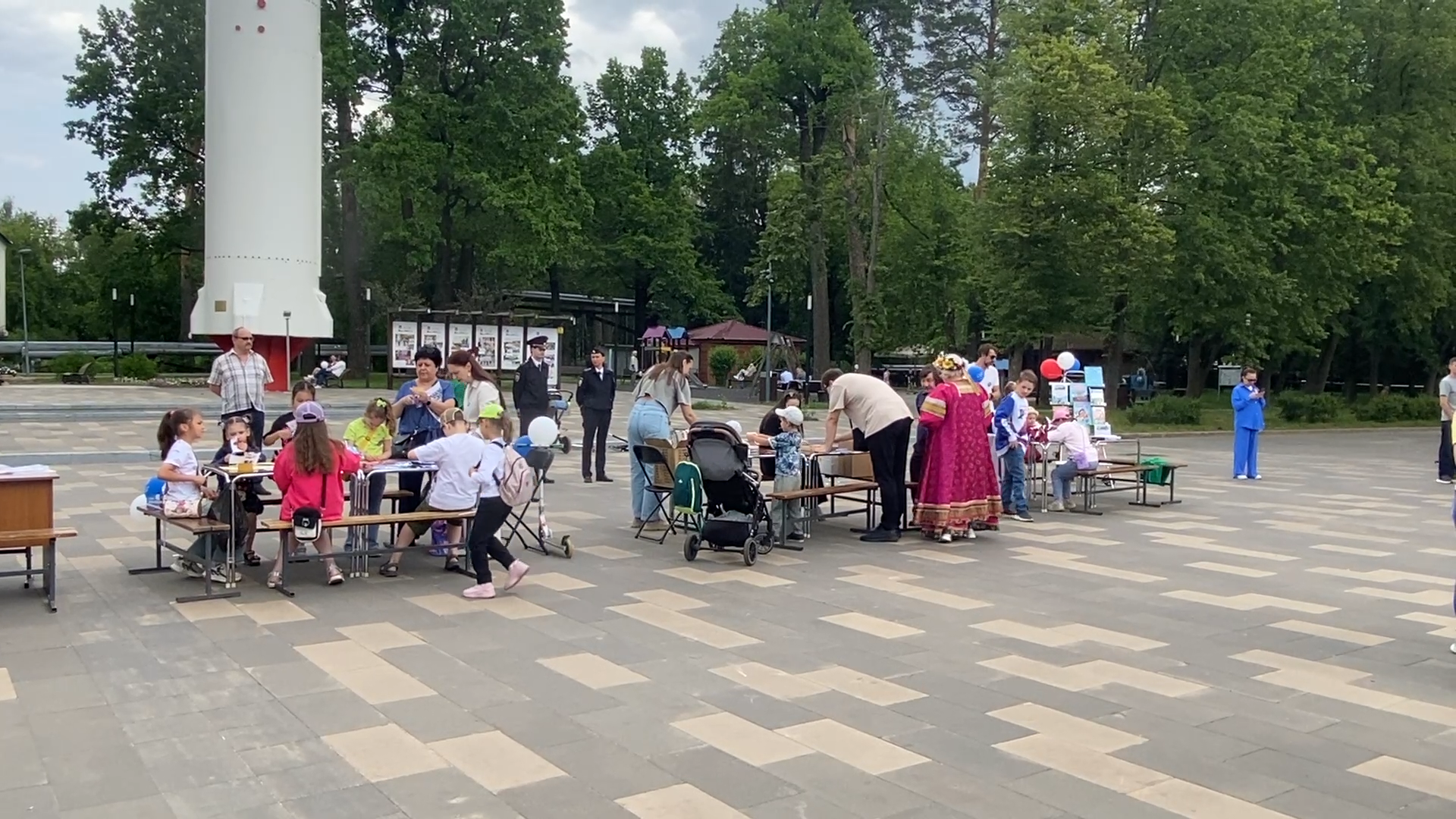 власиха день россии,  государственный праздник, власиха триколор, день россии 2025, рисунок на асфальте,