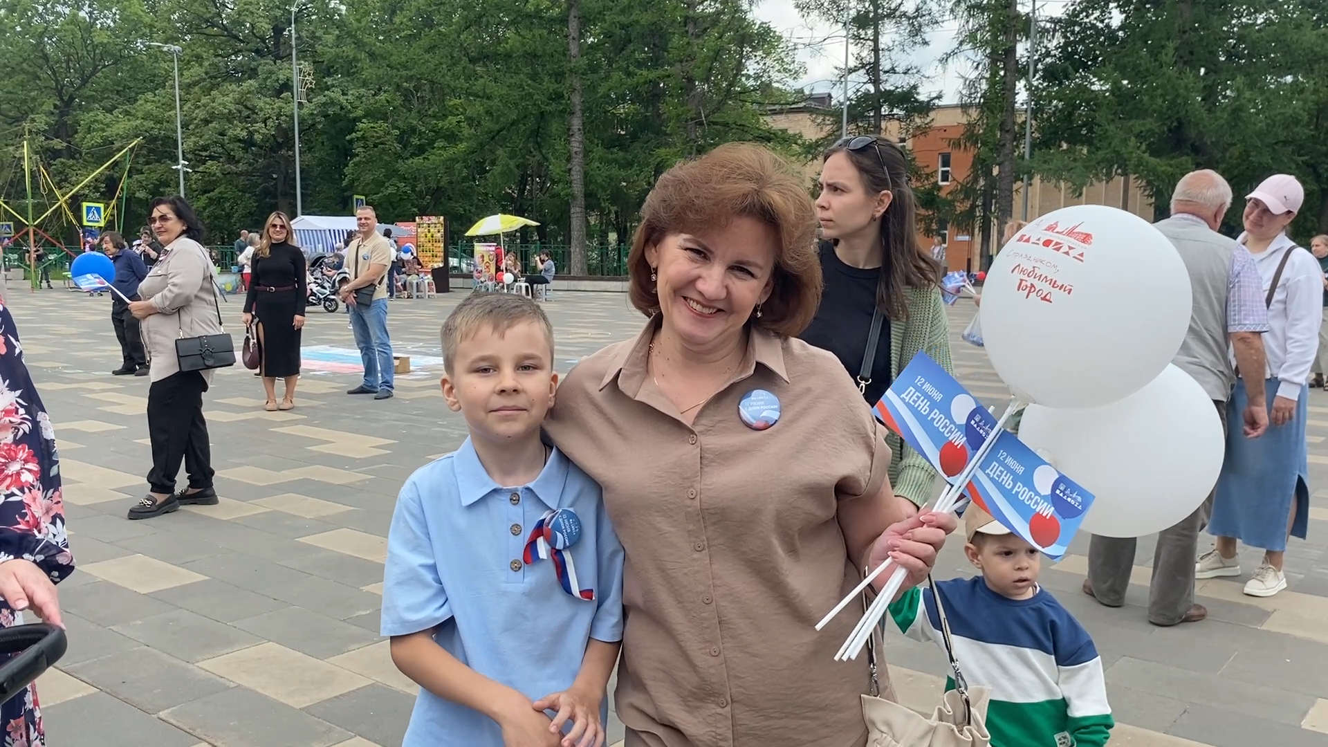 власиха день россии,  государственный праздник, власиха триколор, день россии 2025, рисунок на асфальте,