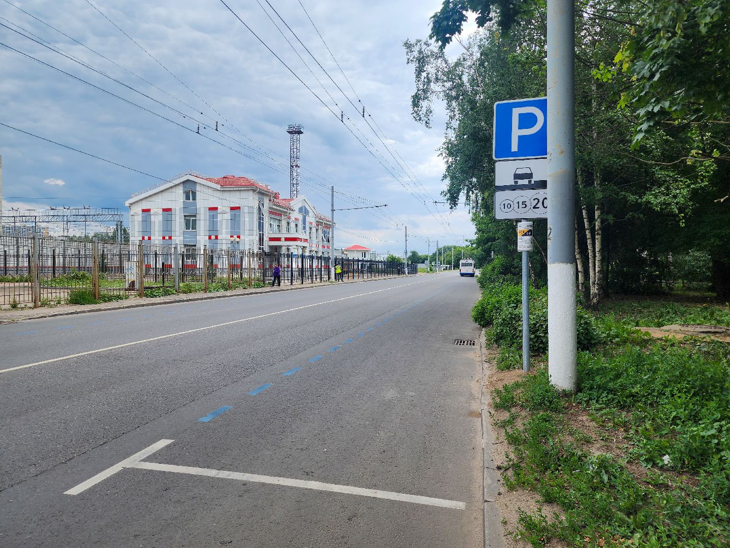 Подольск, парковка автомобилей, день россии 2025,