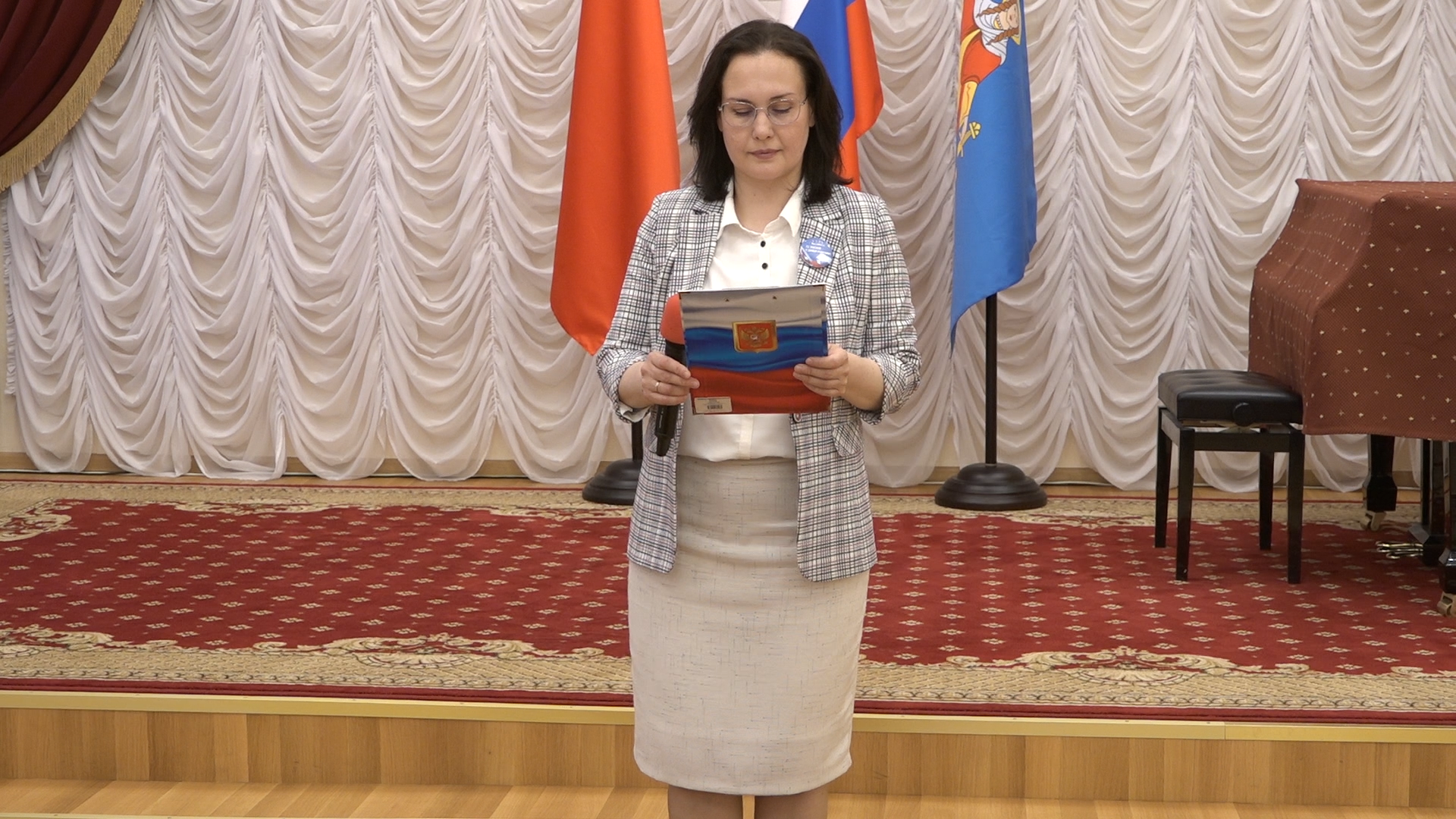 вручение паспортов, паспорт гражданина РФ, торжественная церемония , власиха вручение паспоров, глава власихи,