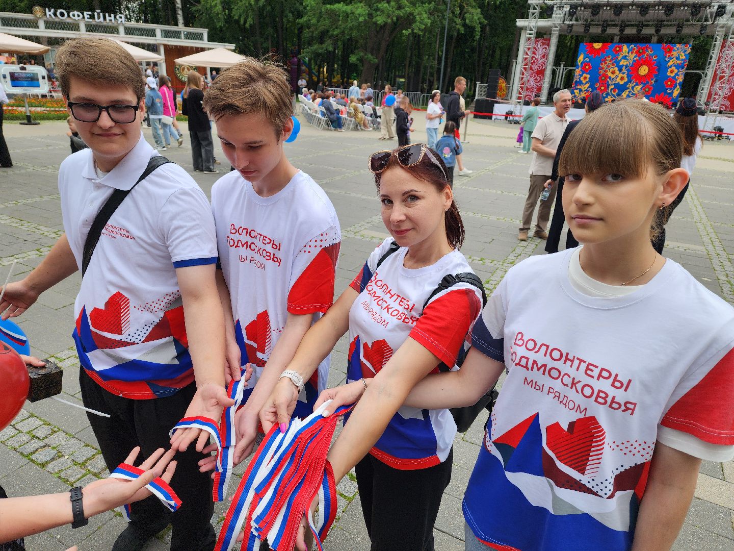 воскресенск, день россии, триколор, волонтеры,