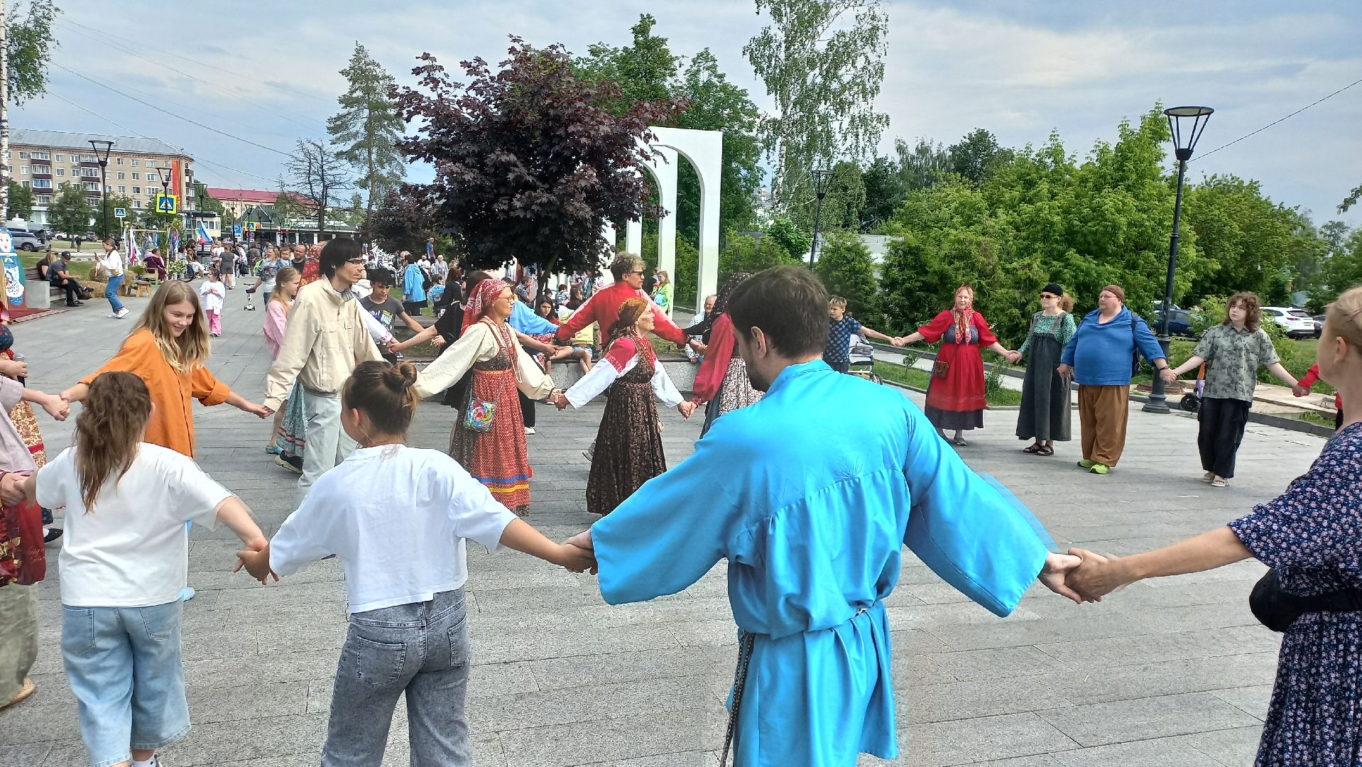 день россии 2025, народный костюм, хоровод, скоморошьяслобода, сергиев посад,