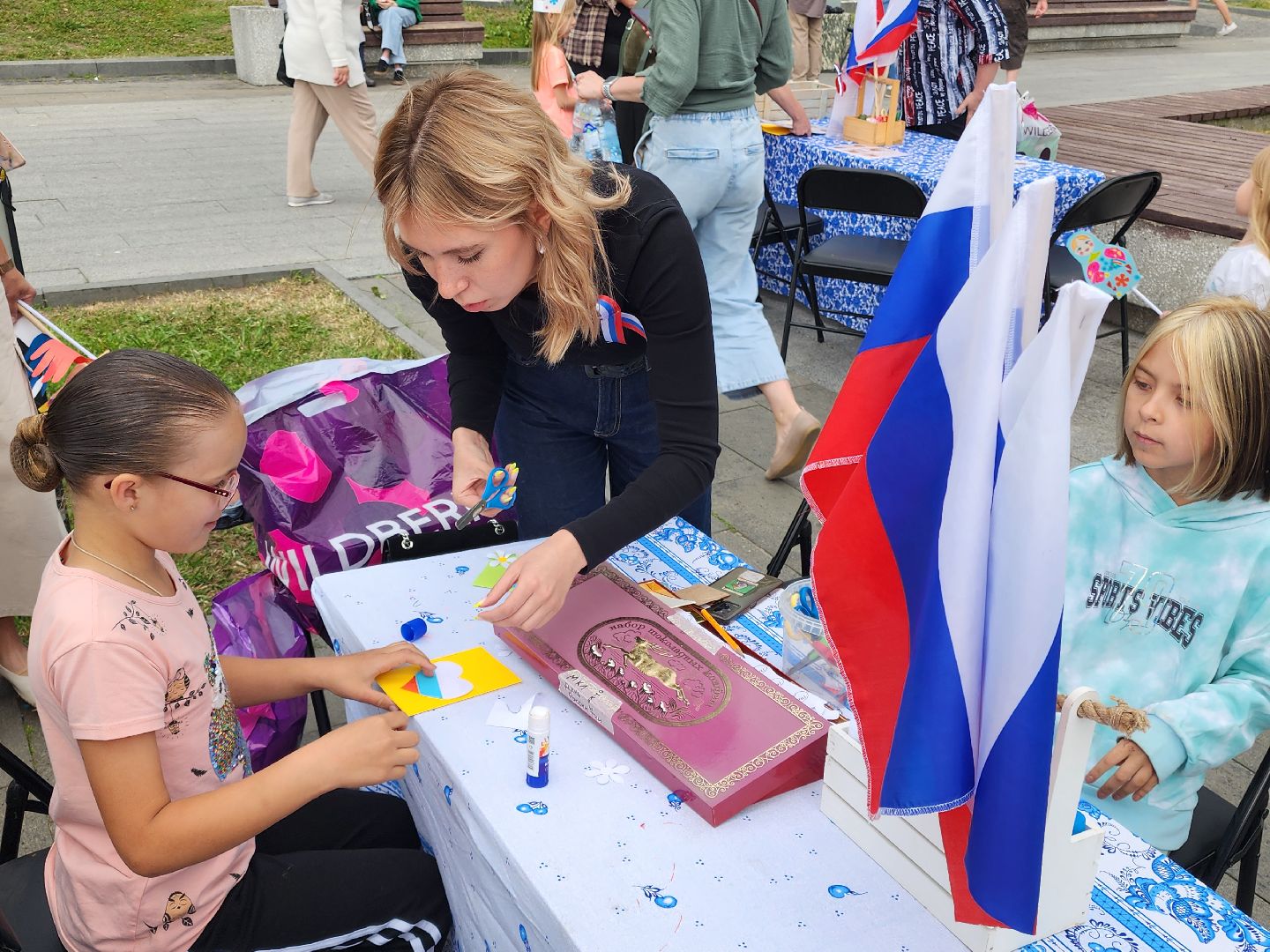 день россии 2025, народный костюм, хоровод, скоморошьяслобода, сергиев посад,