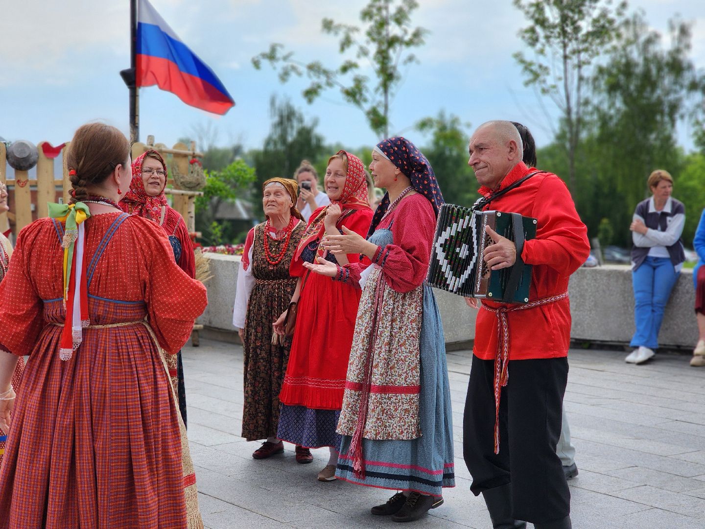 день россии 2025, народный костюм, хоровод, скоморошьяслобода, сергиев посад,