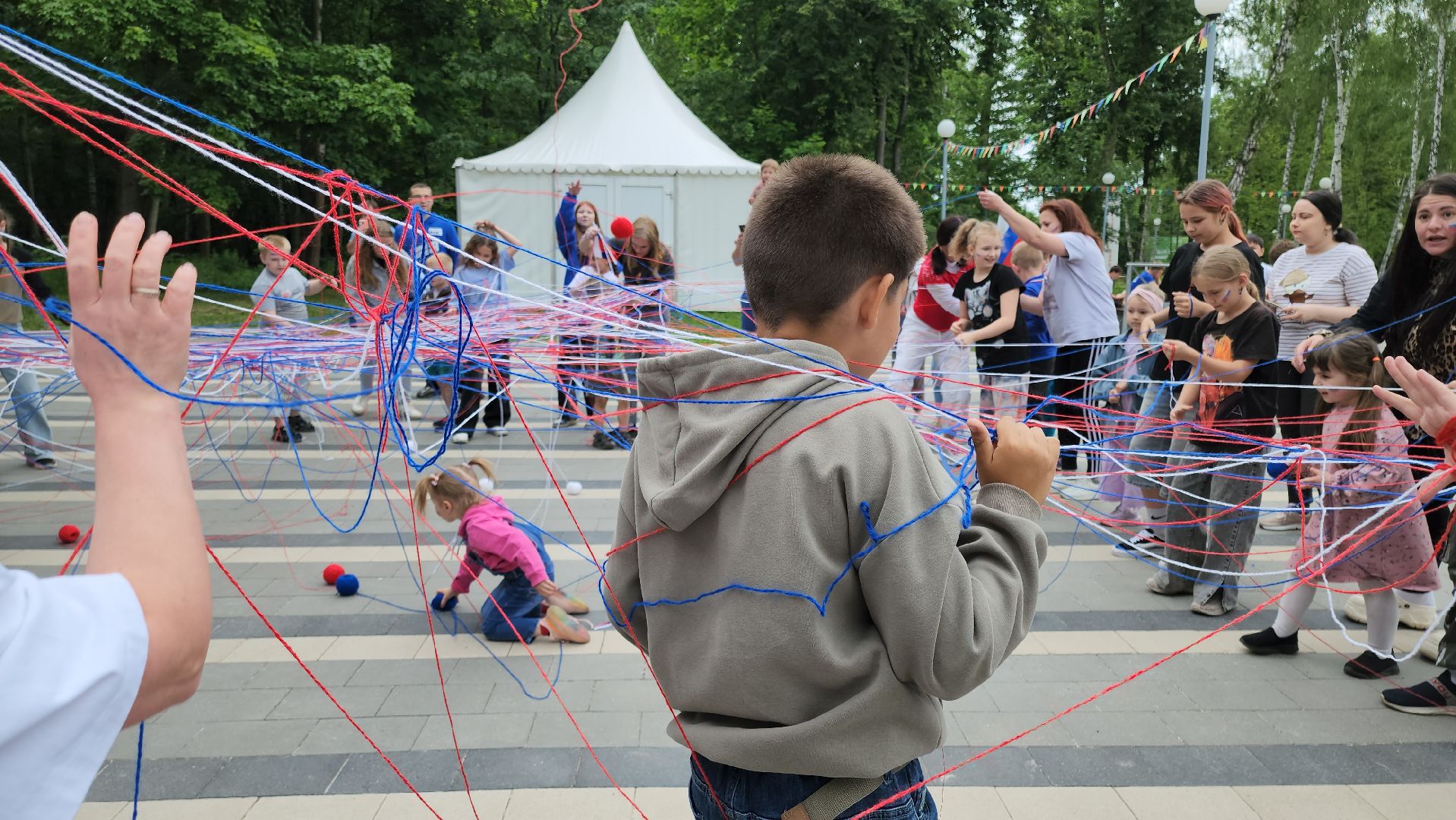 кашира, день россии, парк, праздник, флешмоб, триколор, волонтеры,