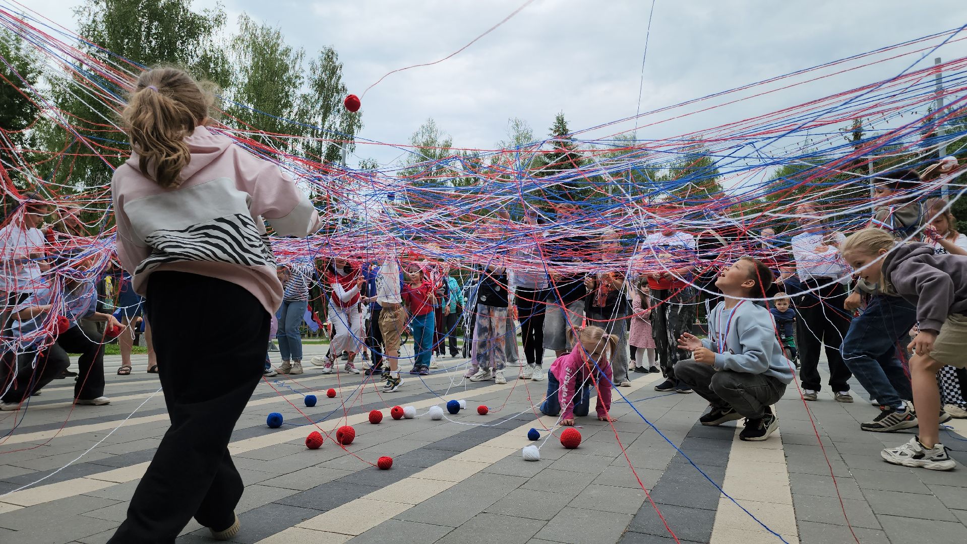 кашира, день россии, парк, праздник, флешмоб, триколор, волонтеры,