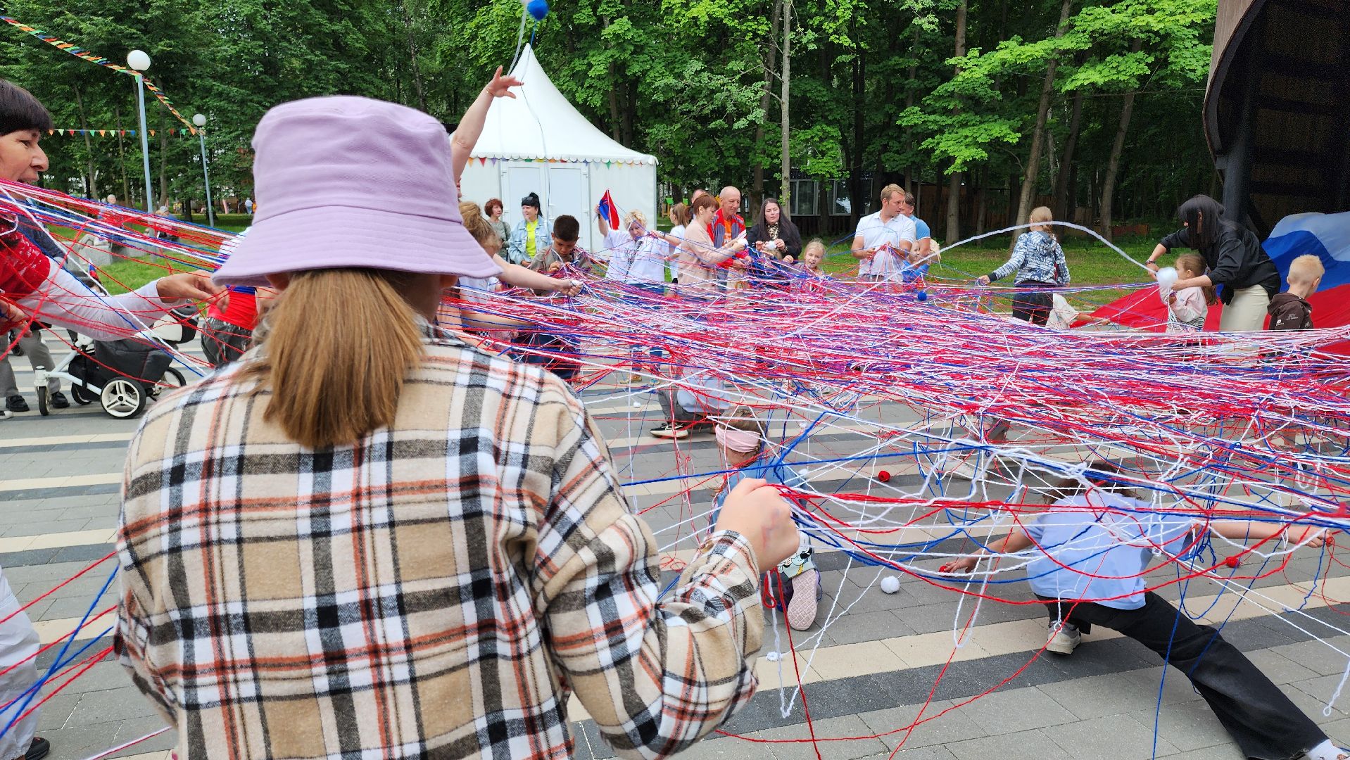 кашира, день россии, парк, праздник, флешмоб, триколор, волонтеры,