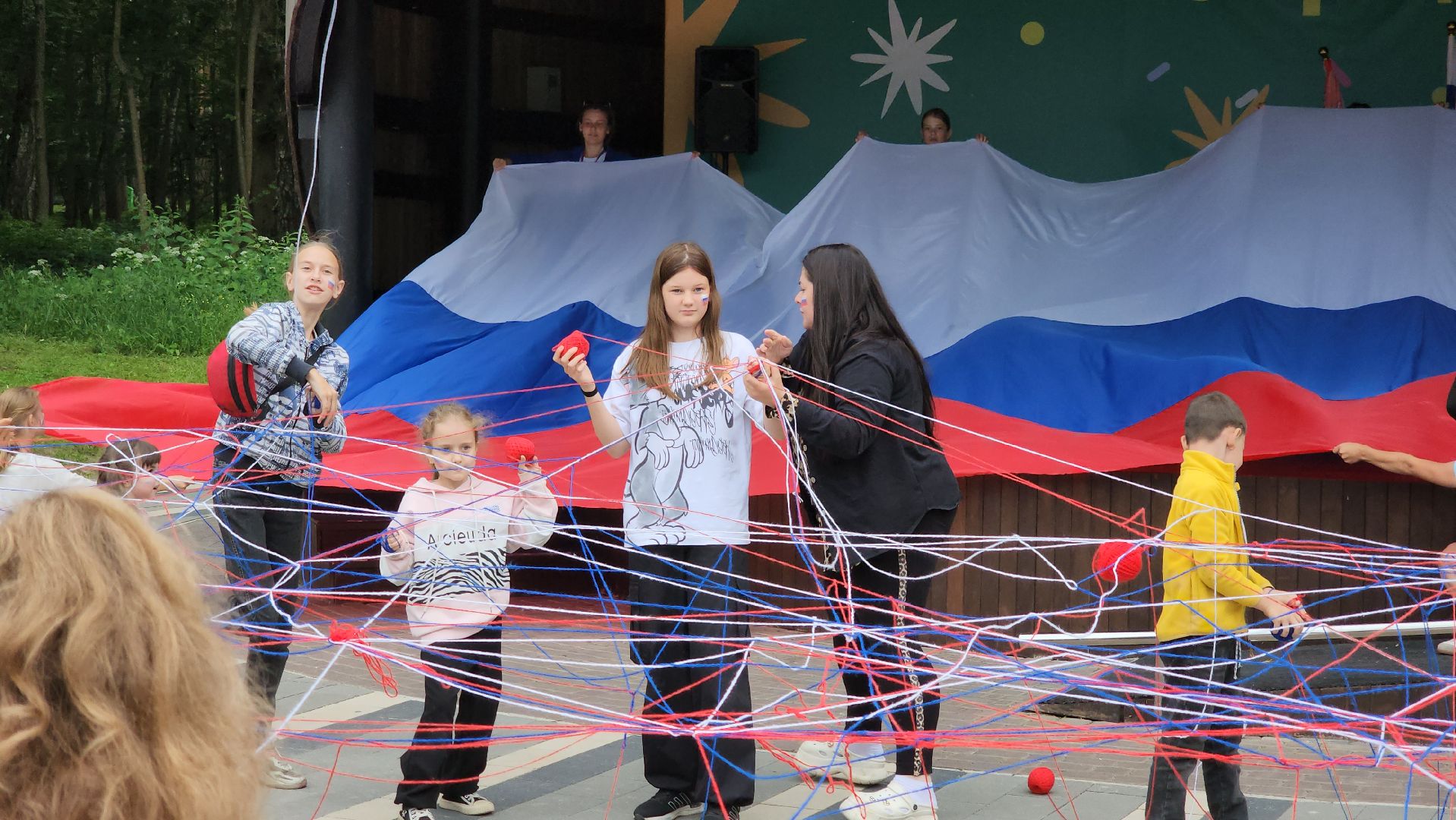 кашира, день россии, парк, праздник, флешмоб, триколор, волонтеры,