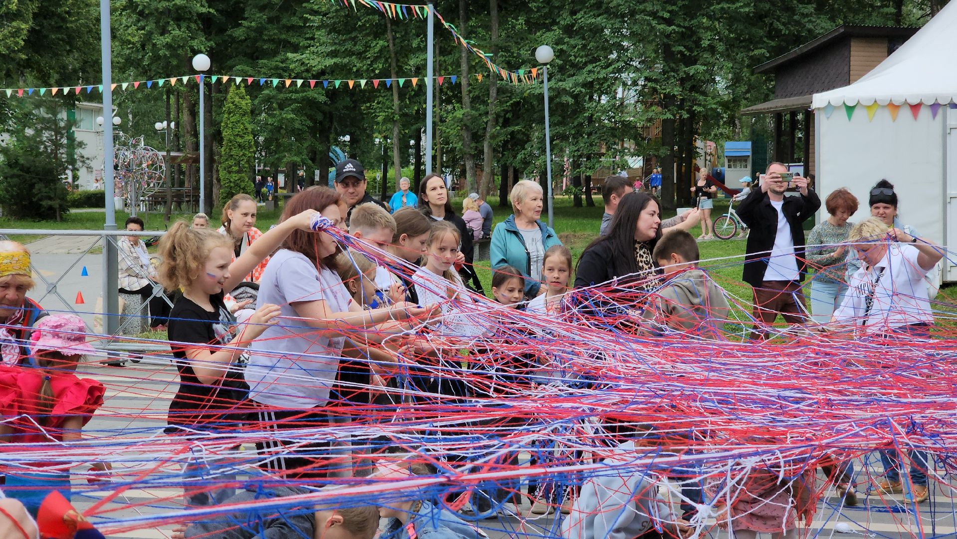 кашира, день россии, парк, праздник, флешмоб, триколор, волонтеры,