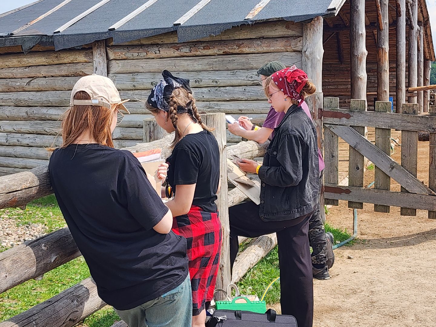сергиево-посадский городской округ, абрамцевский колледж, колледж абрамцево, пленэр, студенты абрамцевского колледжа,кочевник, верблюжья ферма,