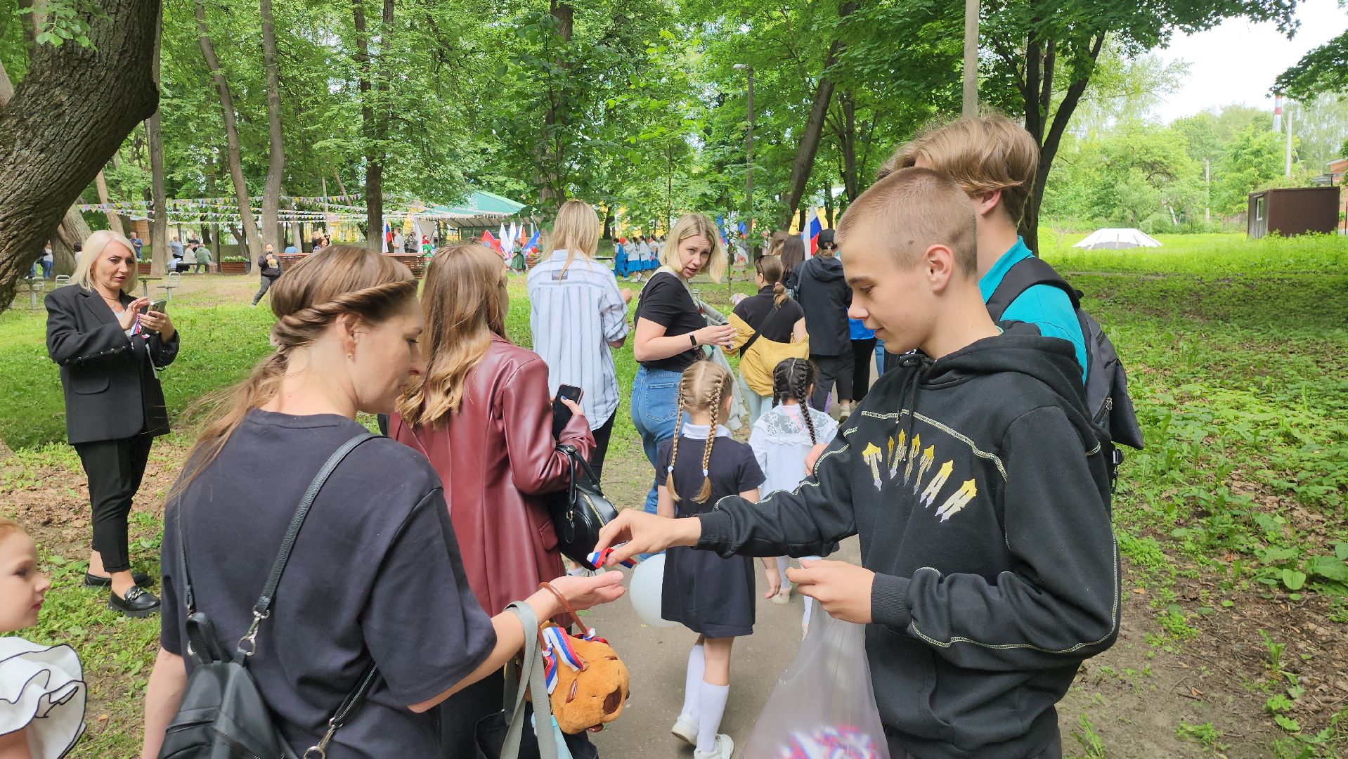 шествие, щёлково, день россии, флаг россии,