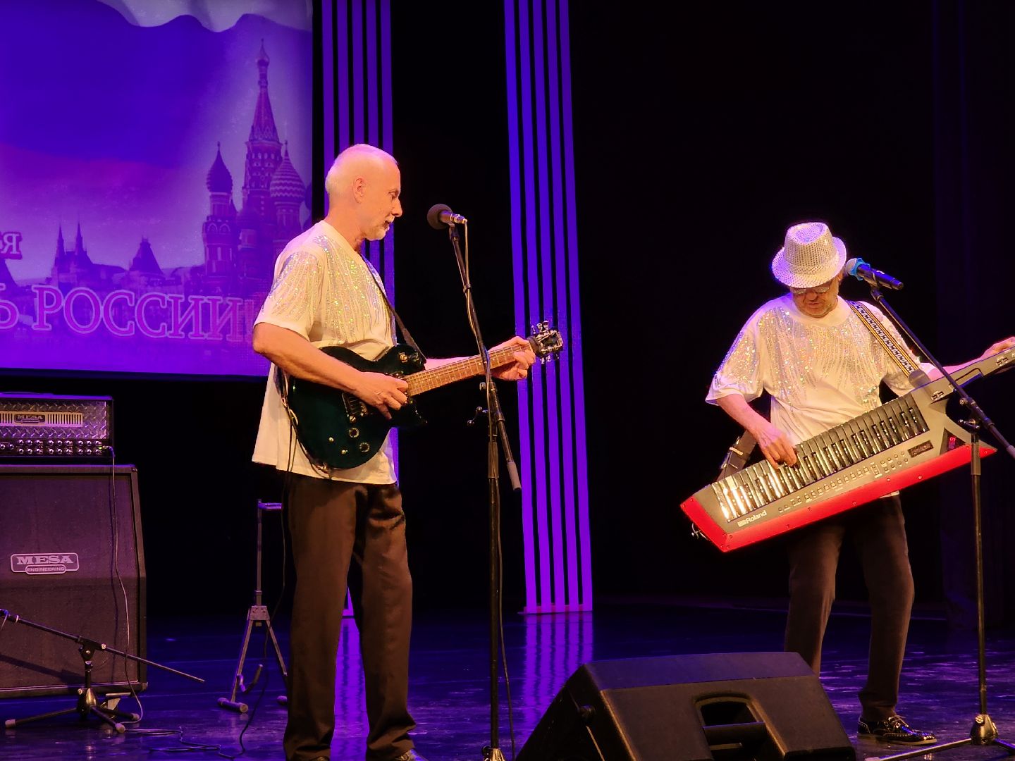 чехов, дворец культуры дружба, день россии, праздничный концерт, ансамбль самоцветы, группа вэда, вокальный ансамбль авангард, песни, хиты прошлых лет,