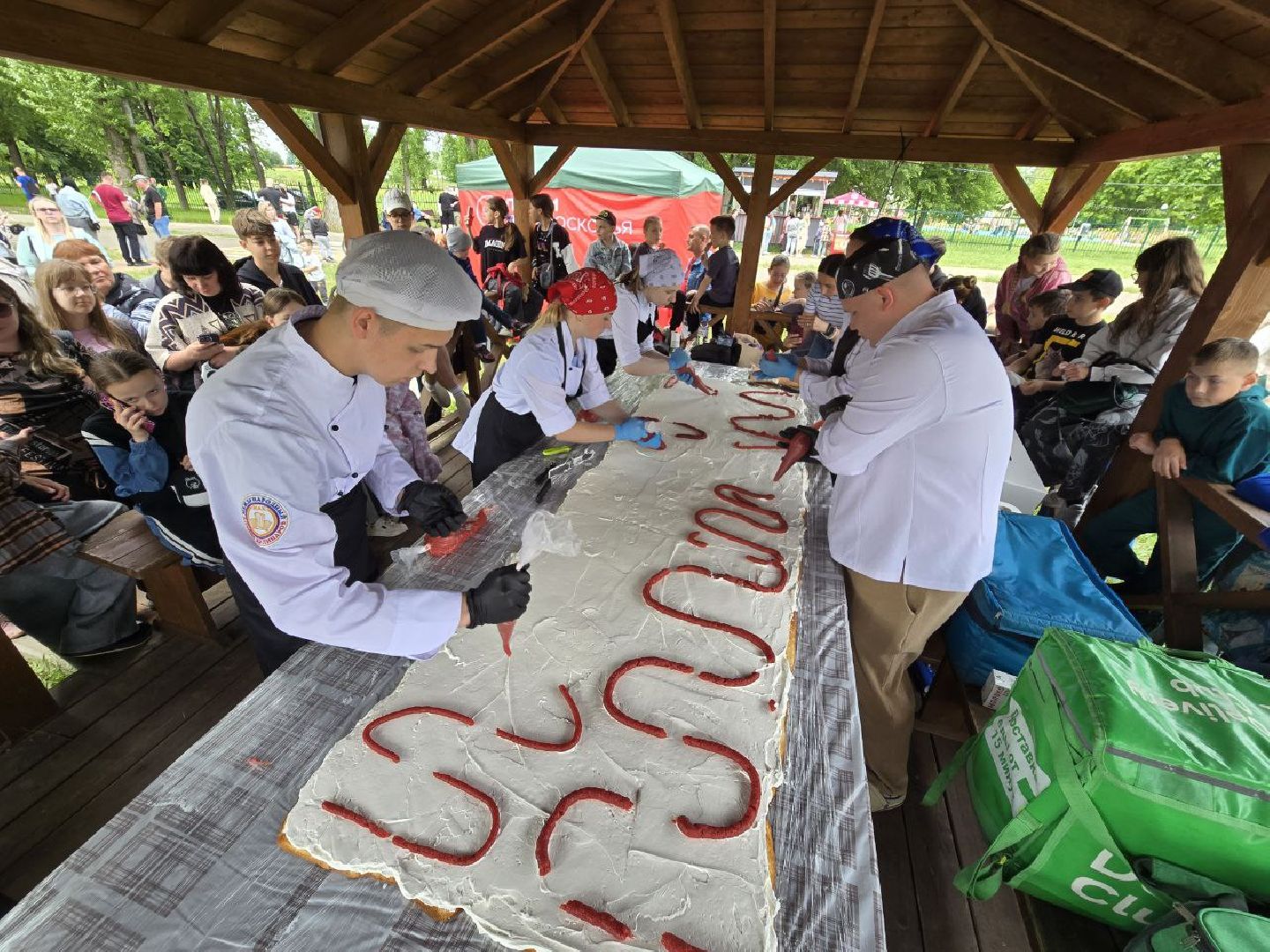 можайск, можайский муниципальный округ, подмосковье, день россии, торт, десерт под открытым небом, Александр Богачев,
