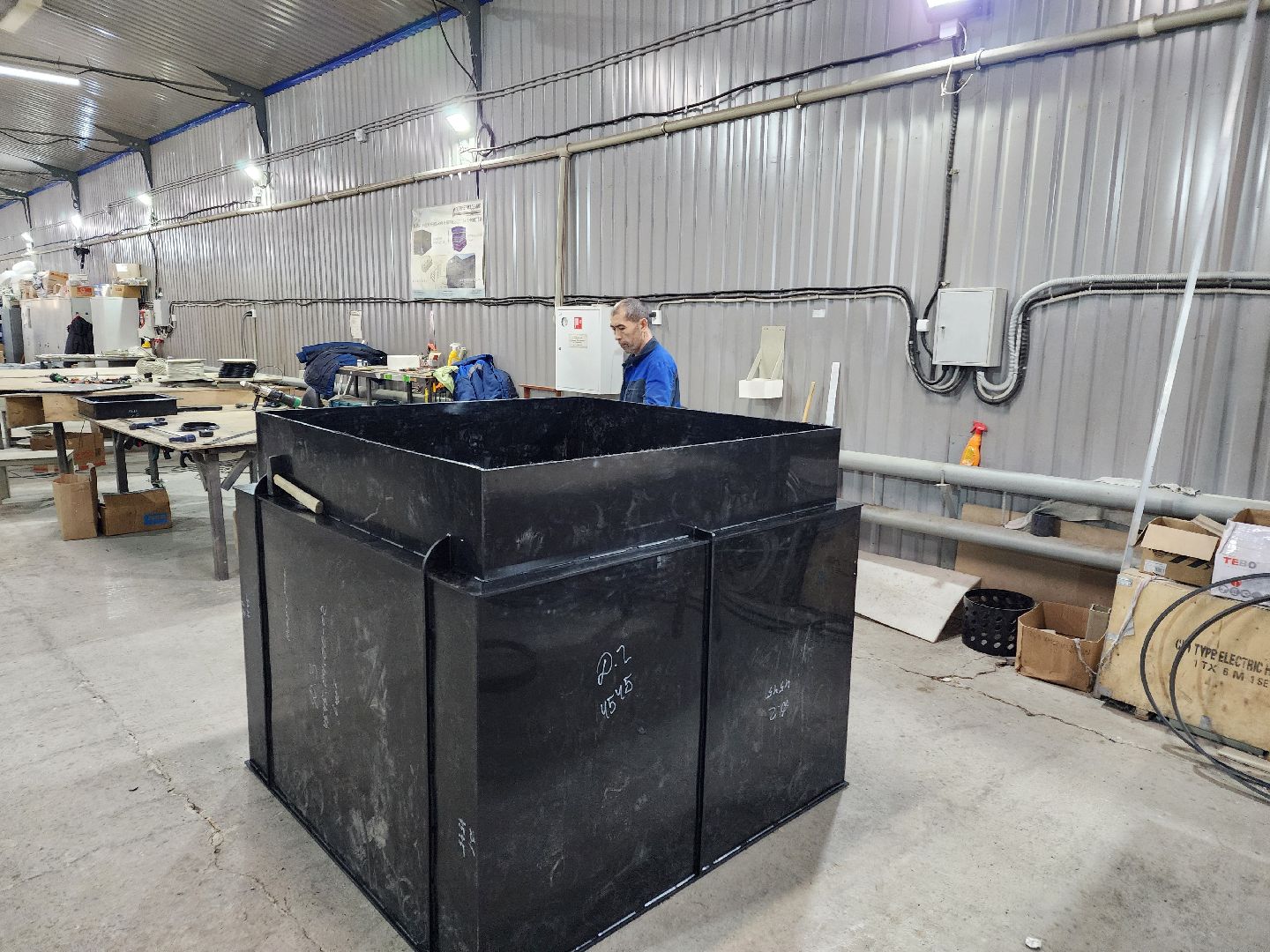 чехов, деревня сергеево, производственно-складской комплекс, завод полимеризделия, изделия из пропилена, пластиковые емкости, ванны, оборудование собственного производства, станки, гибочные машины, сварочные аппараты,стыковые станки, импортозамещение, российское сырье, отечественное оборудование,