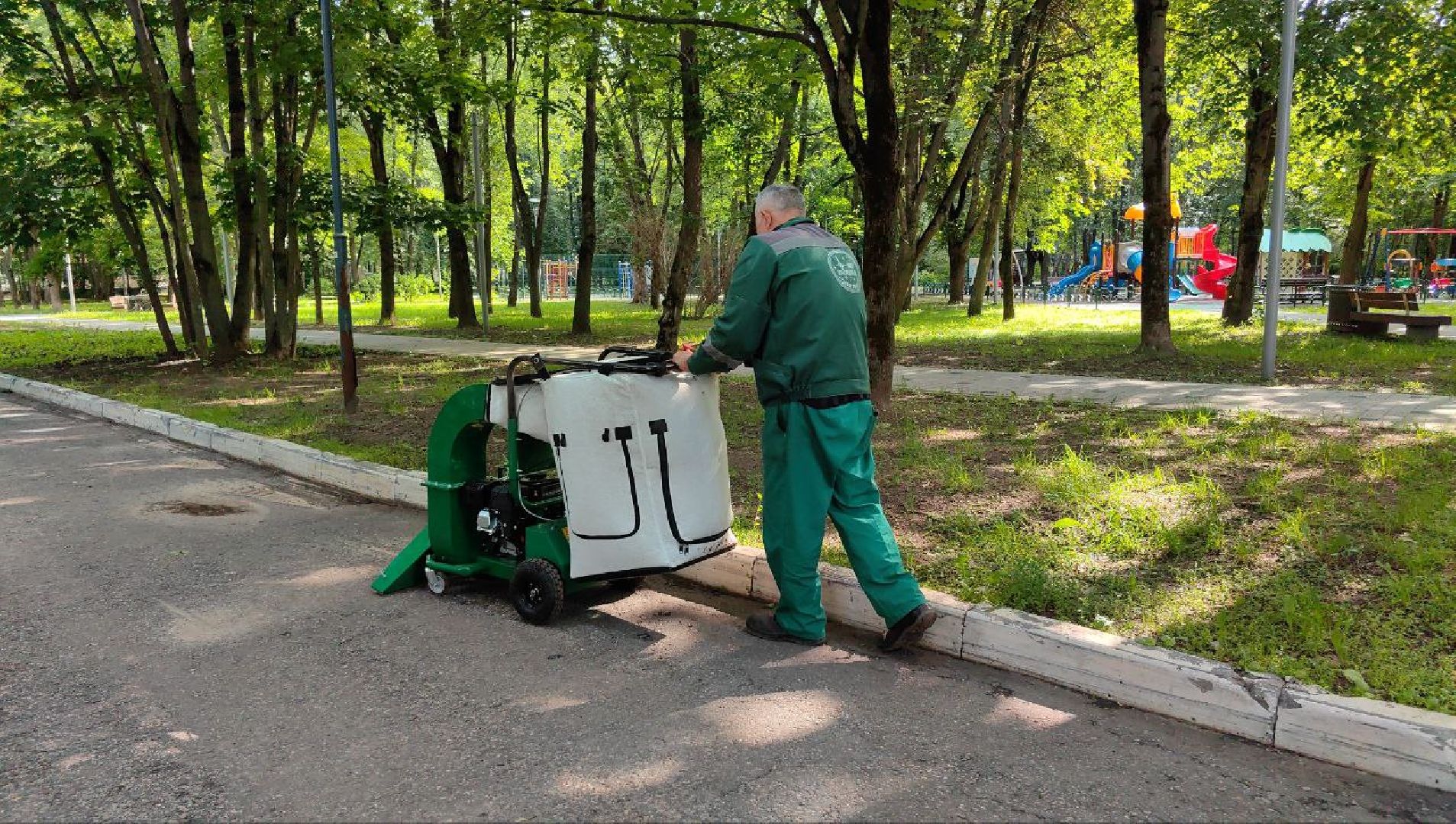 пылесос, уборка улиц, ветки, автопарк,