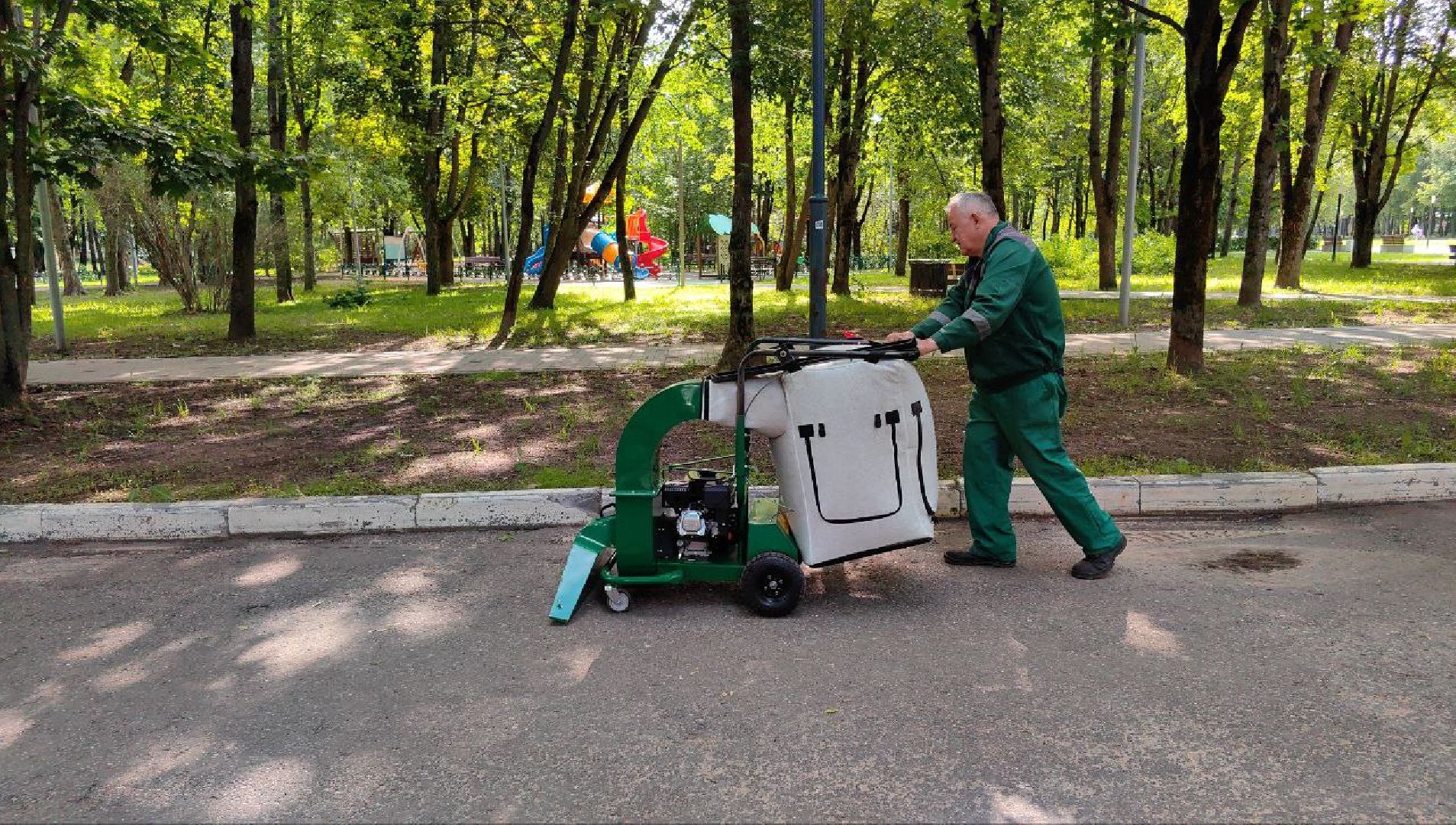 пылесос, уборка улиц, ветки, автопарк,