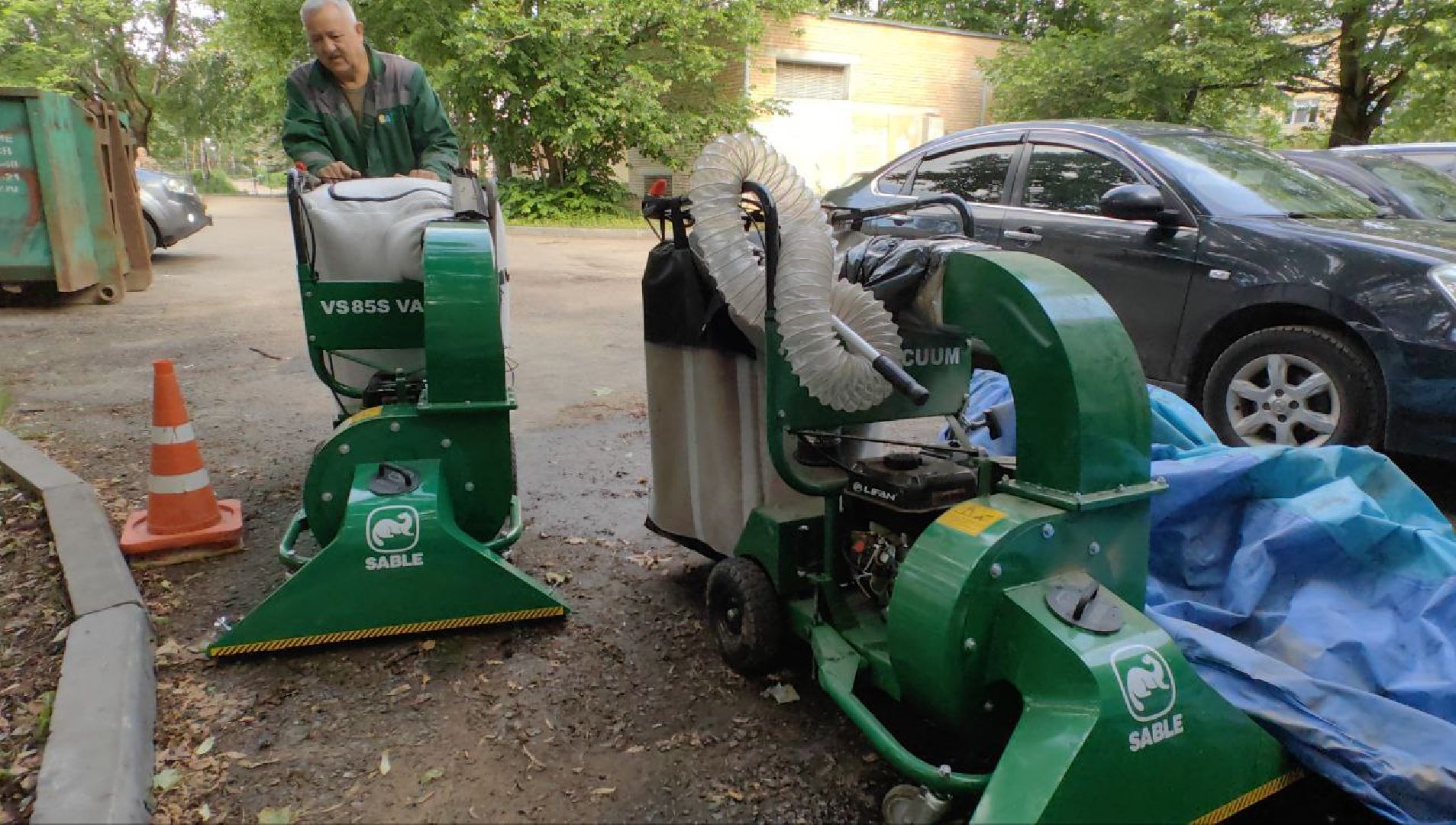 пылесос, уборка улиц, ветки, автопарк,