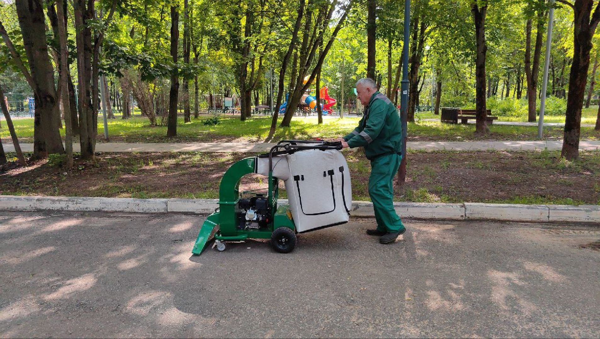 пылесос, уборка улиц, ветки, автопарк,