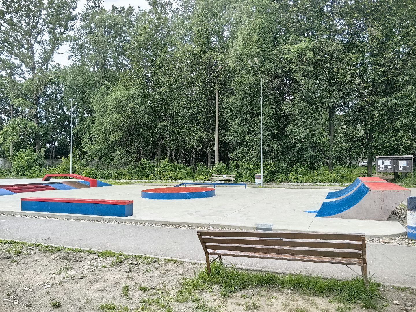 скейт-парк, площадка, лавочки, трибуна,