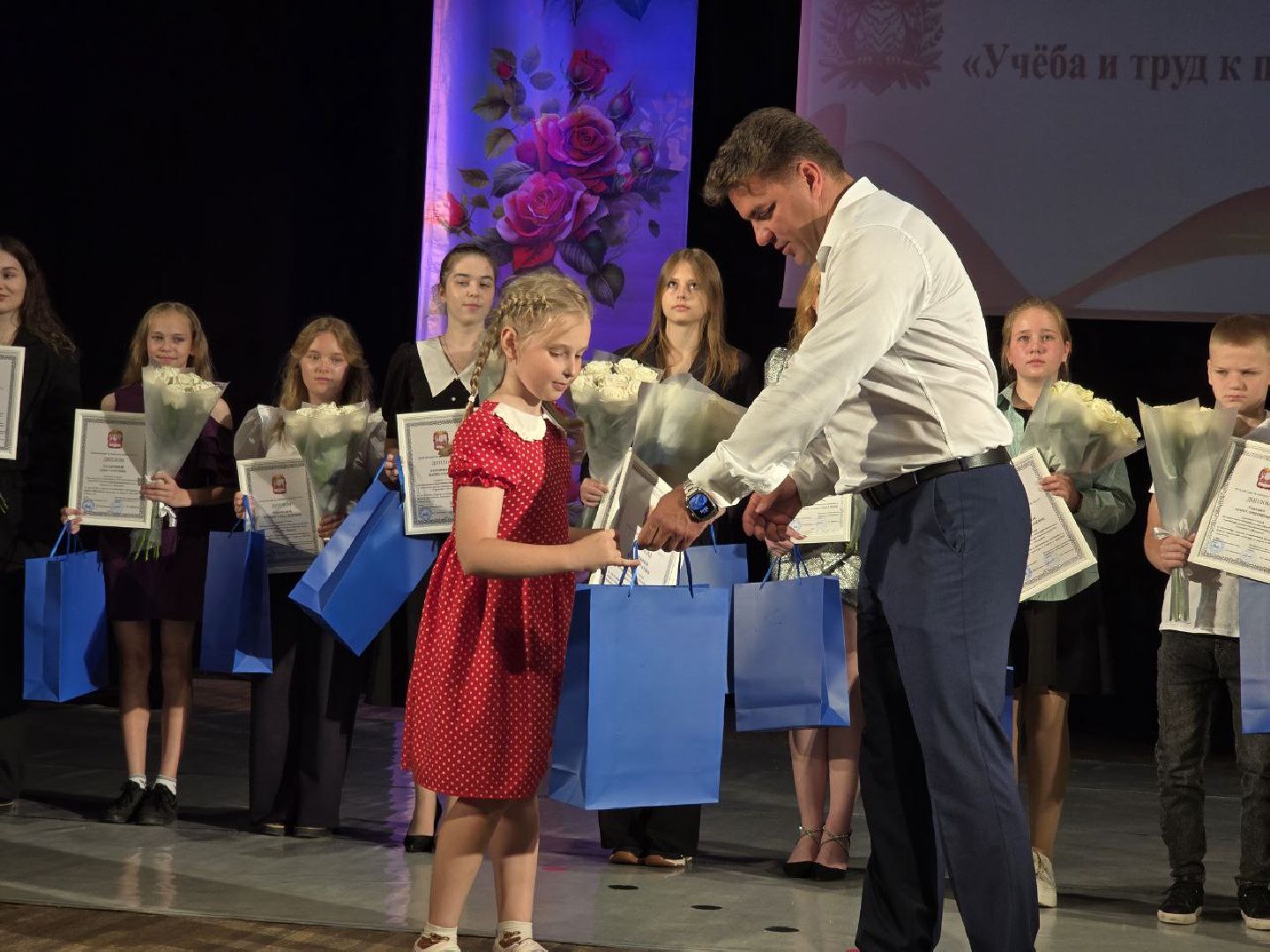 можайск, можайский муниципальный округ, подмосковье, одаренные дети, церемония награждения, ника нагулина,