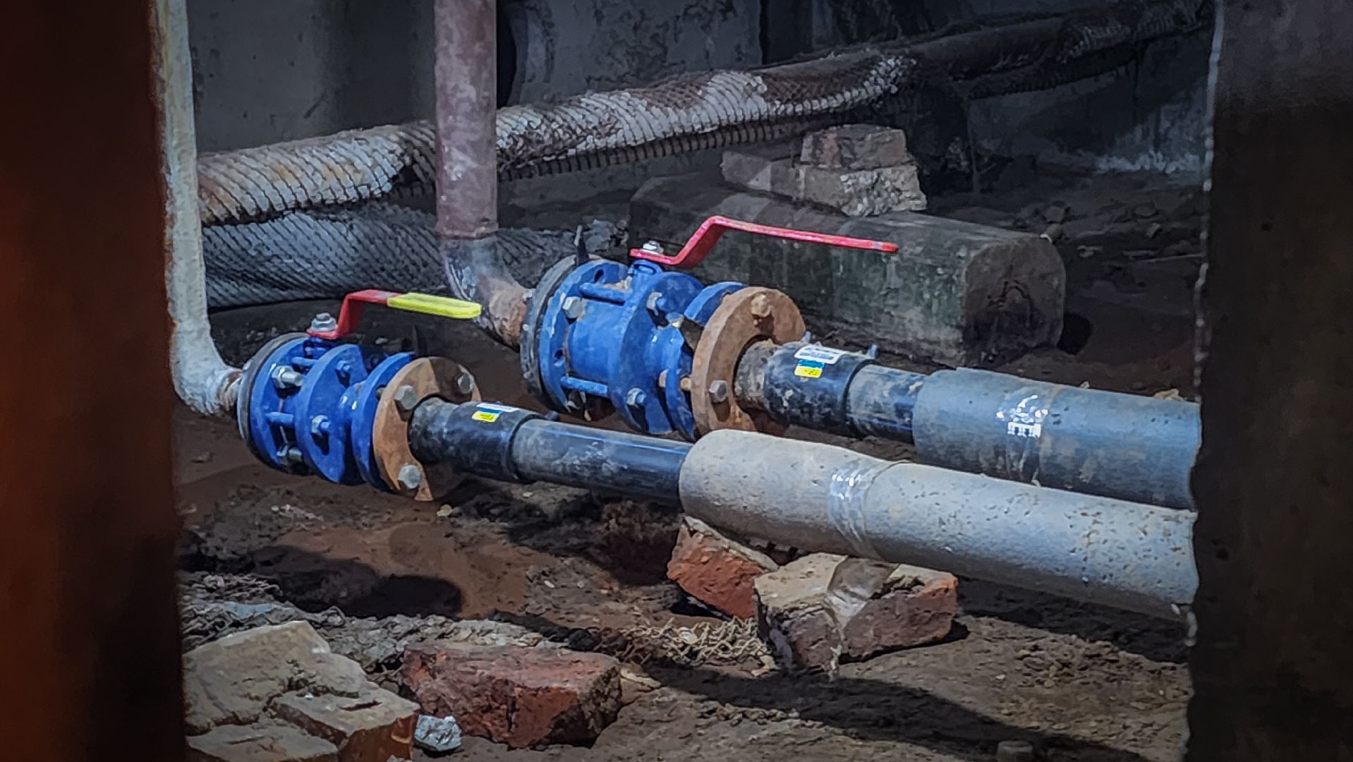 бронницы, плановые отключения горячей воды , ремонт труб в доме , замена труб горячего водоснабжения ,