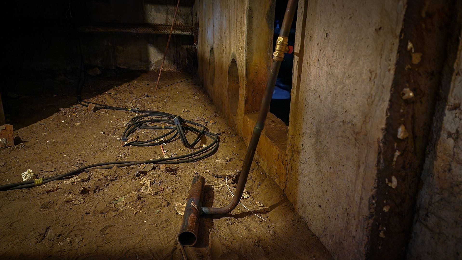 бронницы, плановые отключения горячей воды , ремонт труб в доме , замена труб горячего водоснабжения ,