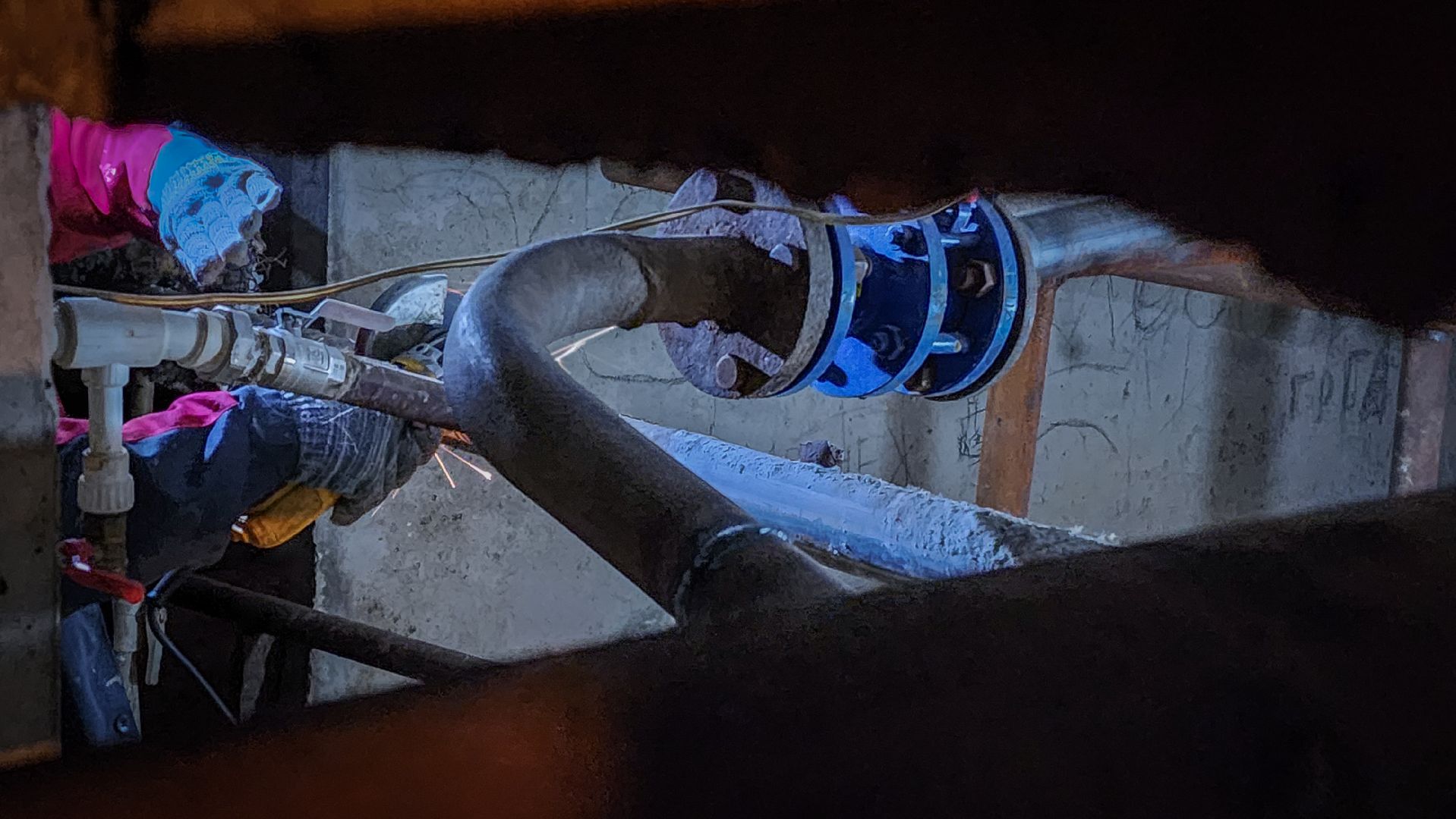 бронницы, плановые отключения горячей воды , ремонт труб в доме , замена труб горячего водоснабжения ,