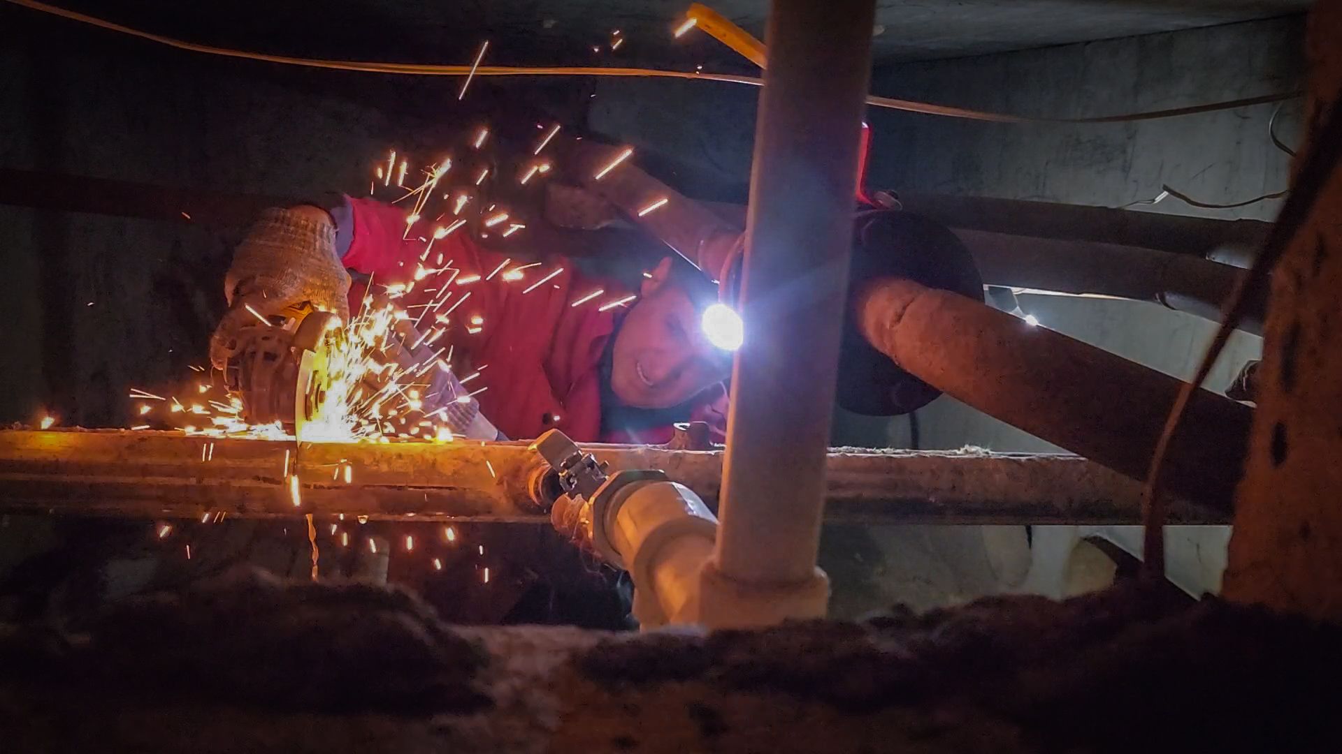 бронницы, плановые отключения горячей воды , ремонт труб в доме , замена труб горячего водоснабжения ,