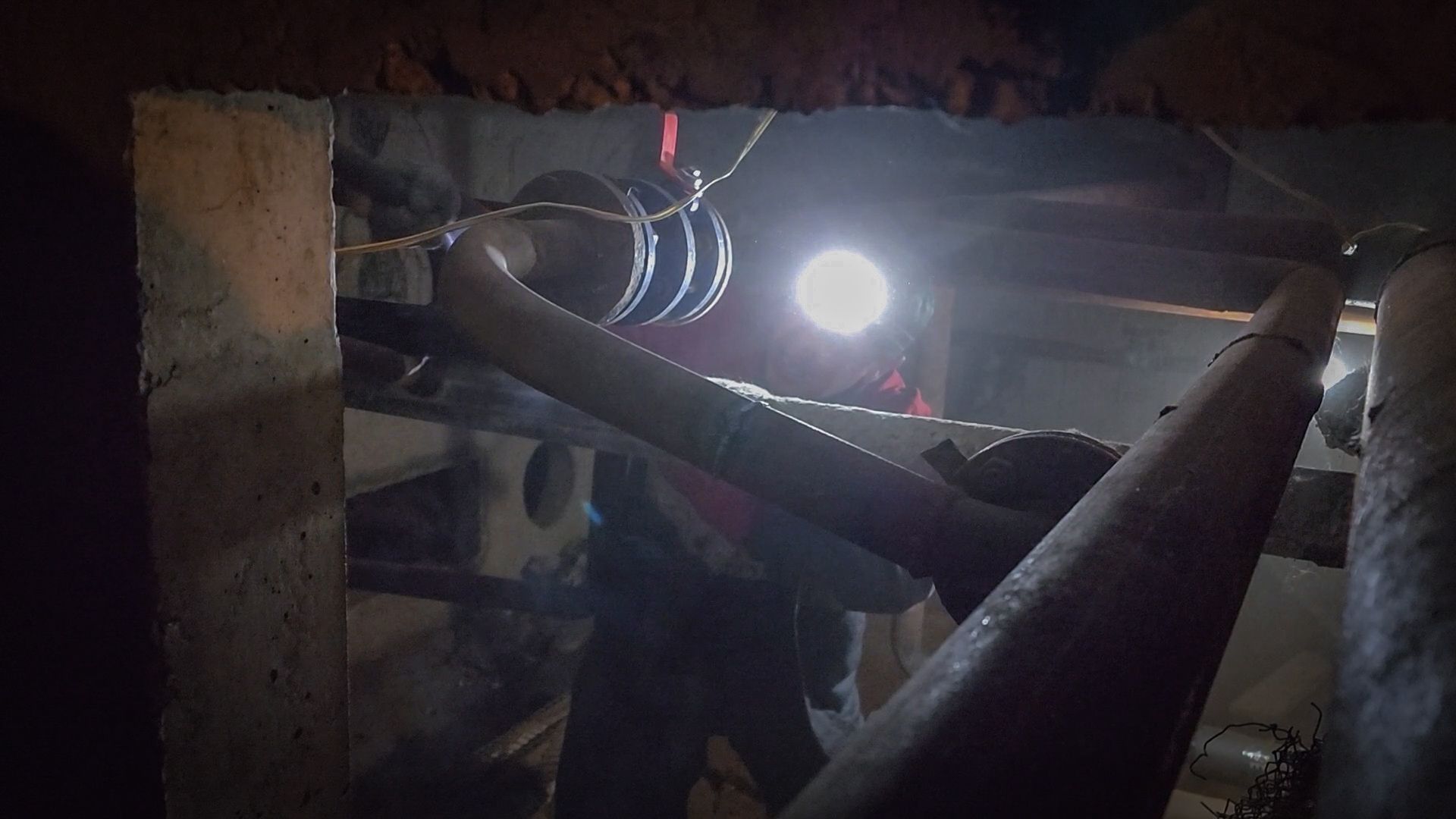 бронницы, плановые отключения горячей воды , ремонт труб в доме , замена труб горячего водоснабжения ,