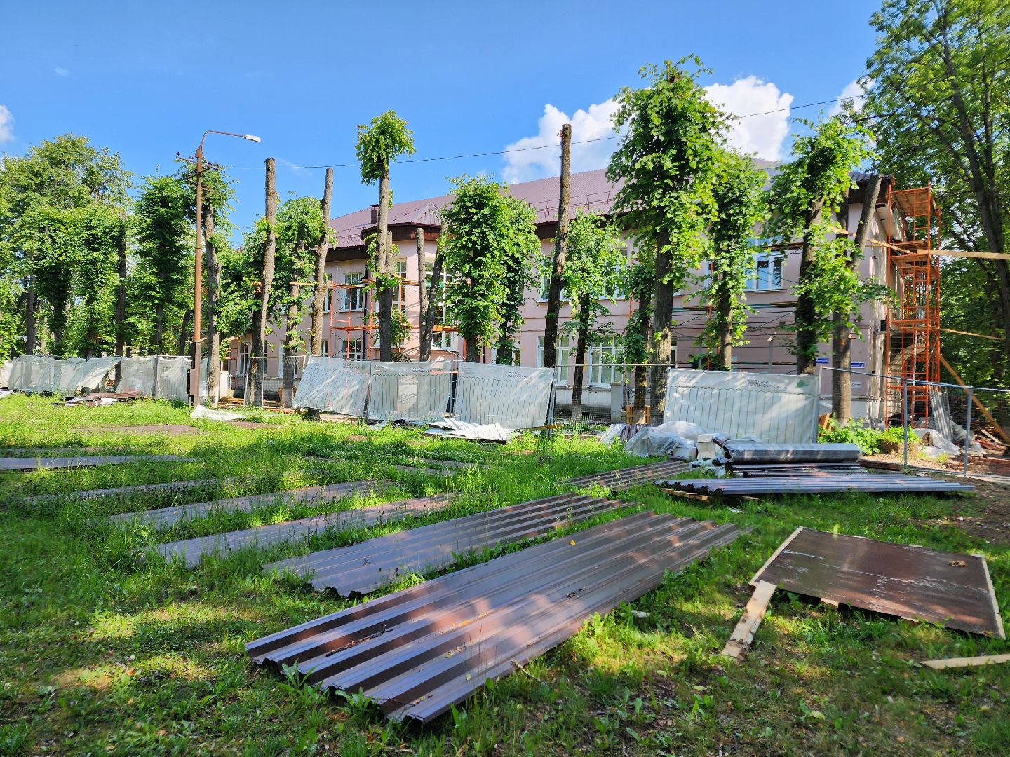 чехов, улица пионерская 2, взрослая поликлиника, текущий ремонт, замена кровли, ремонт крыши, профнастил, гидроизоляция, теплоизоляция, фасадные работы, инженерные сети, благоустройство территории,