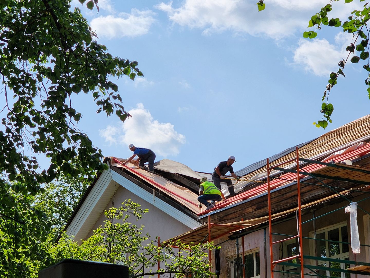 чехов, улица пионерская 2, взрослая поликлиника, текущий ремонт, замена кровли, ремонт крыши, профнастил, гидроизоляция, теплоизоляция, фасадные работы, инженерные сети, благоустройство территории,
