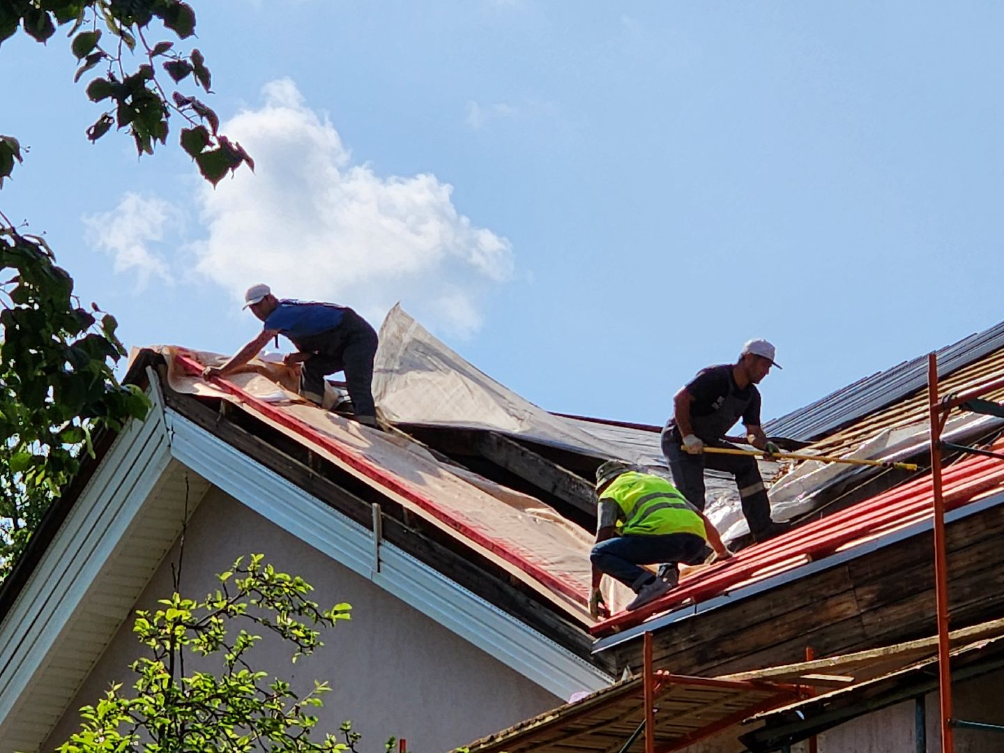 чехов, улица пионерская 2, взрослая поликлиника, текущий ремонт, замена кровли, ремонт крыши, профнастил, гидроизоляция, теплоизоляция, фасадные работы, инженерные сети, благоустройство территории,